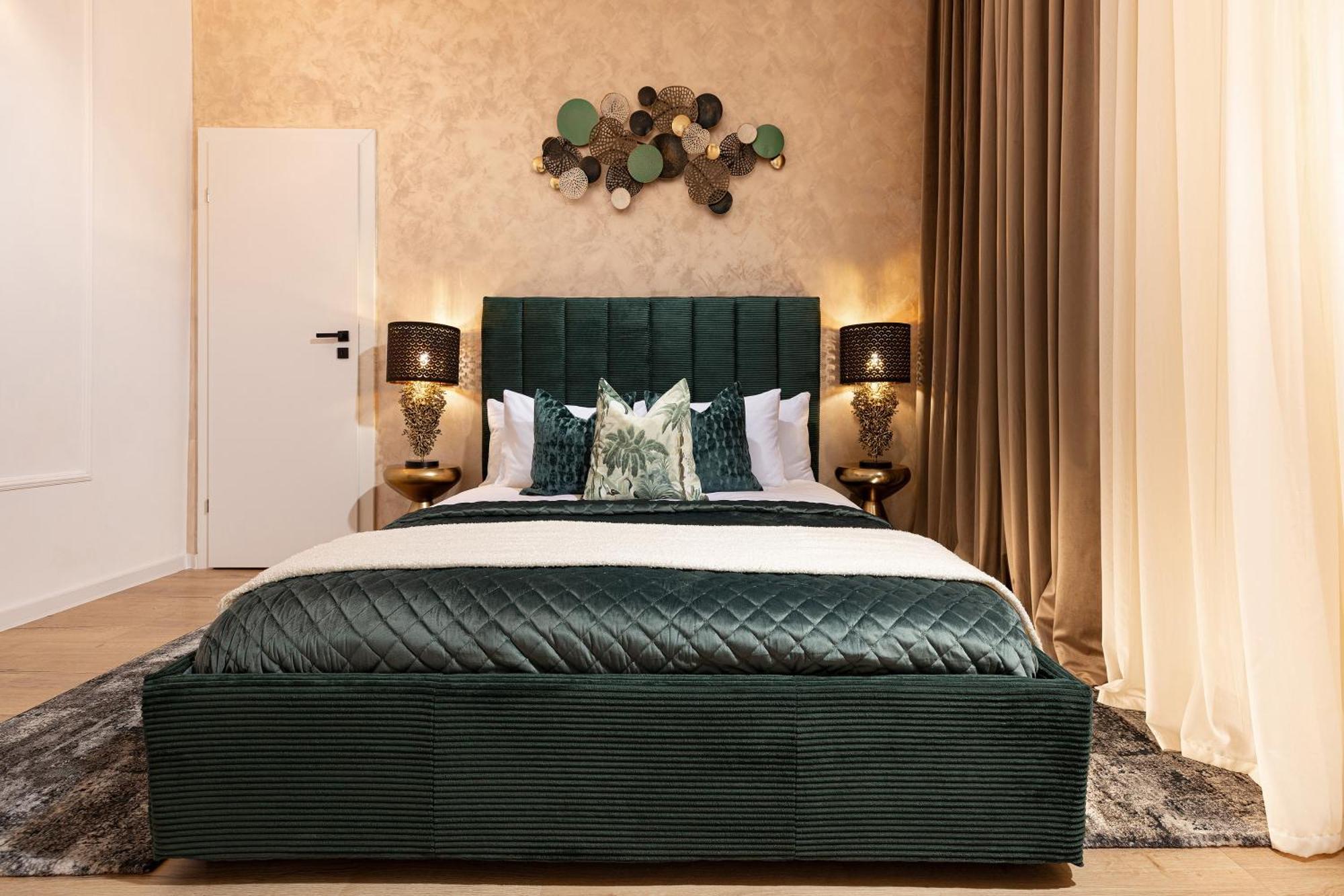 Qult - Emerald Rhapsody Apartment