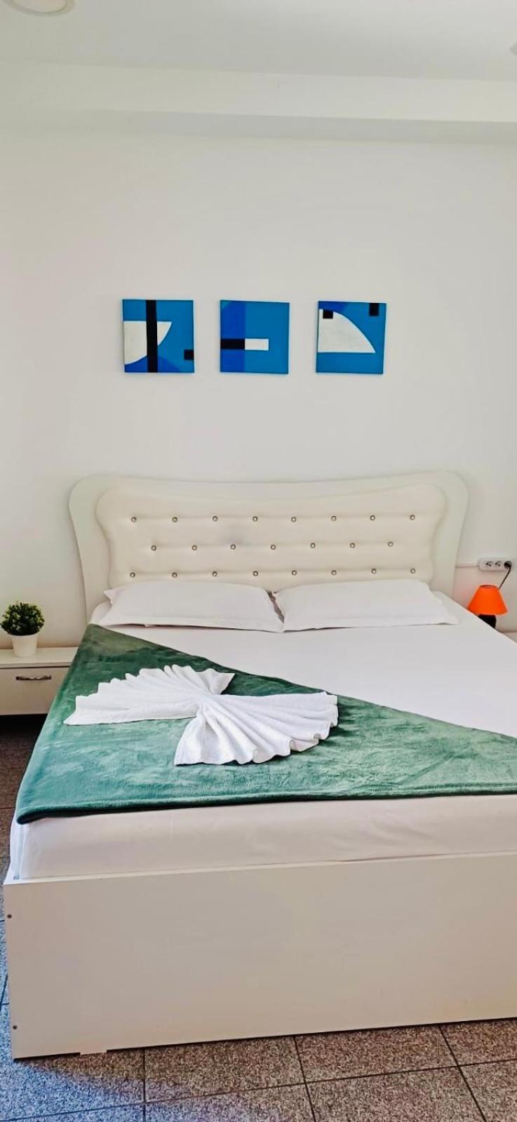 Cazan House Albergue