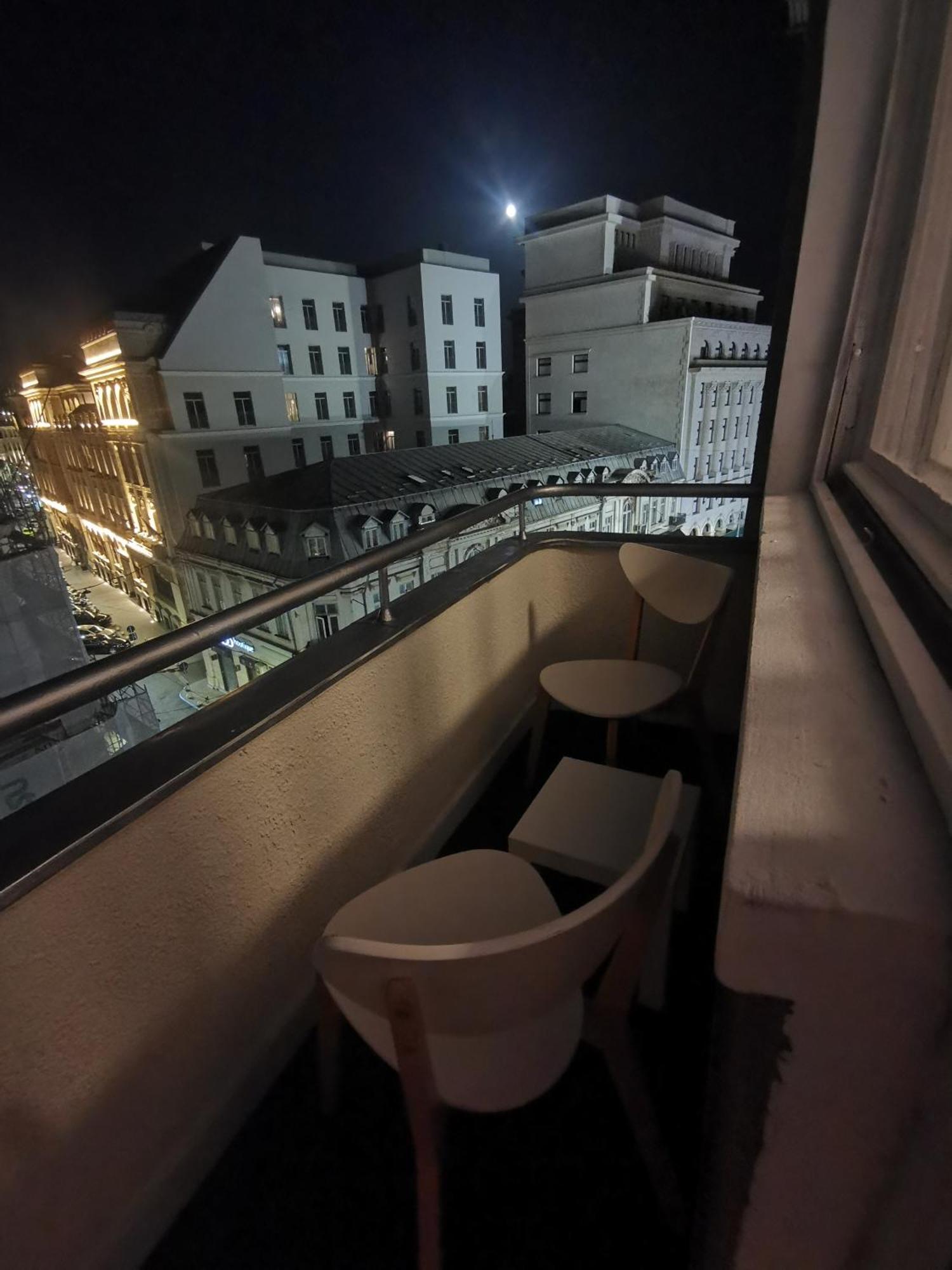 With 3 In The Center Apartment Bucharest
