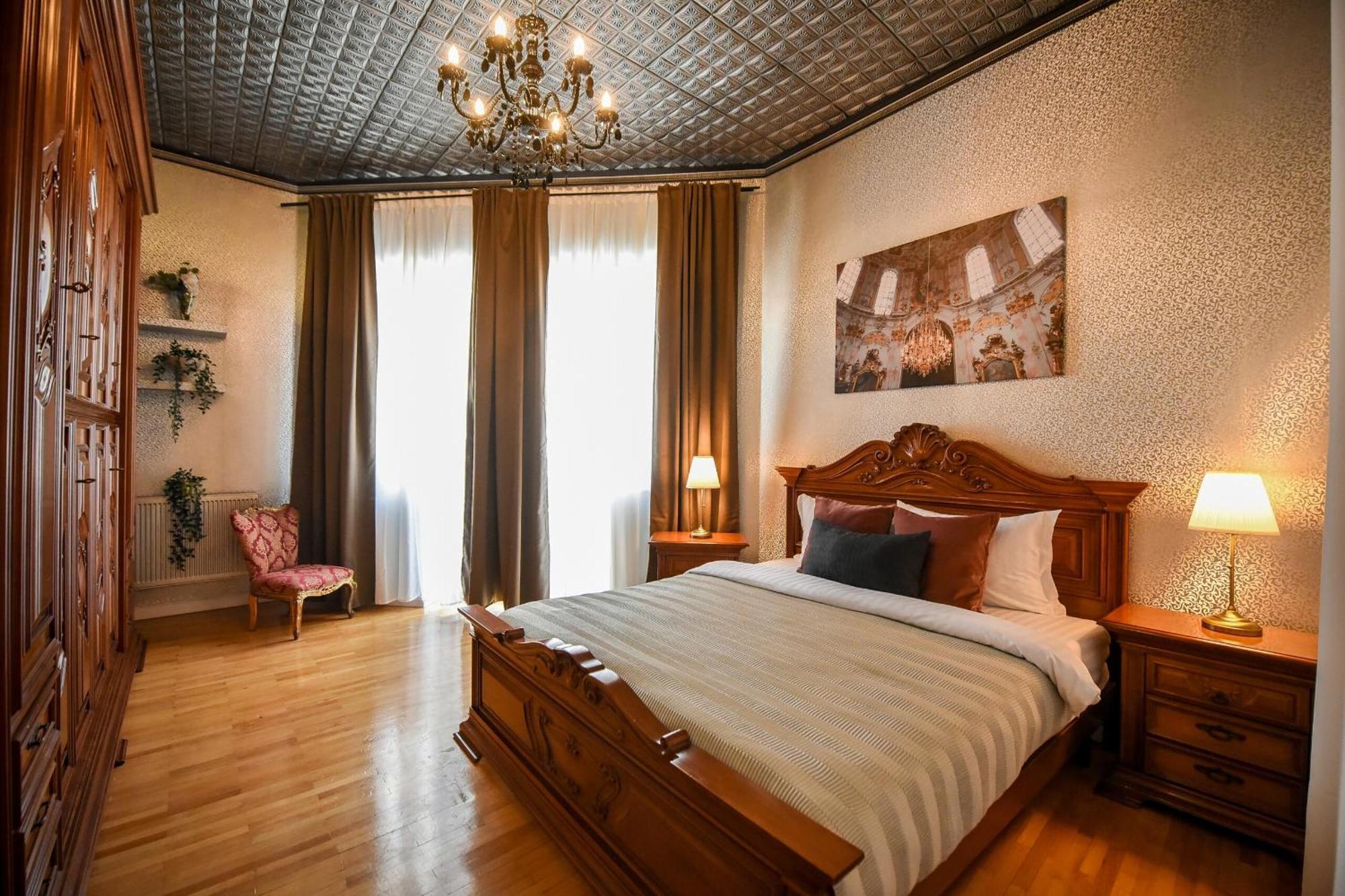 Apartament Centrally Located 2br With Balcony & Unique Design *