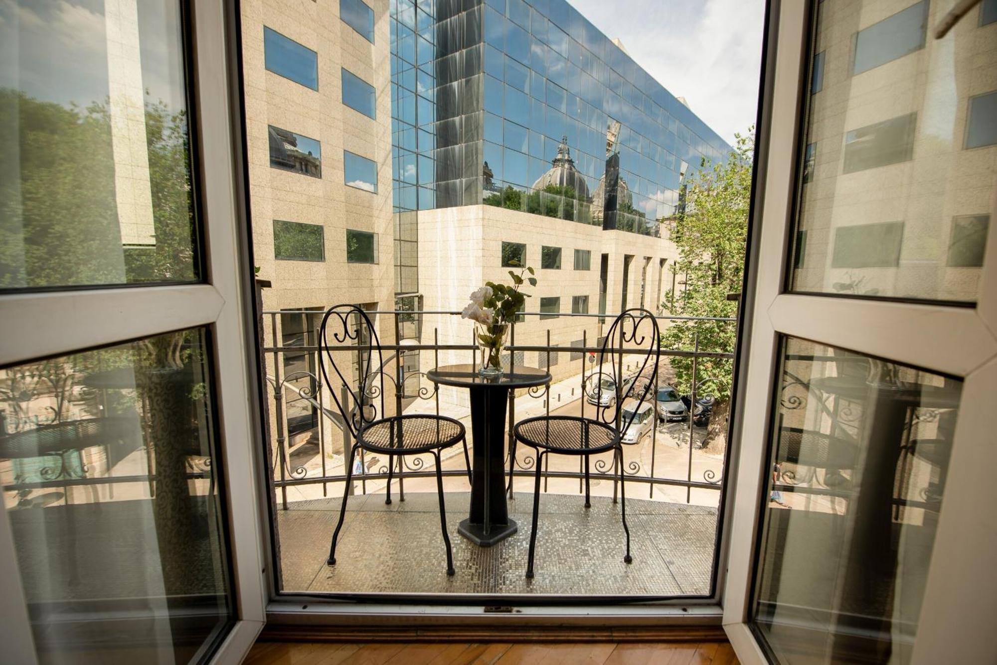 Apartament Centrally Located 2br With Balcony & Unique Design Bucureşti