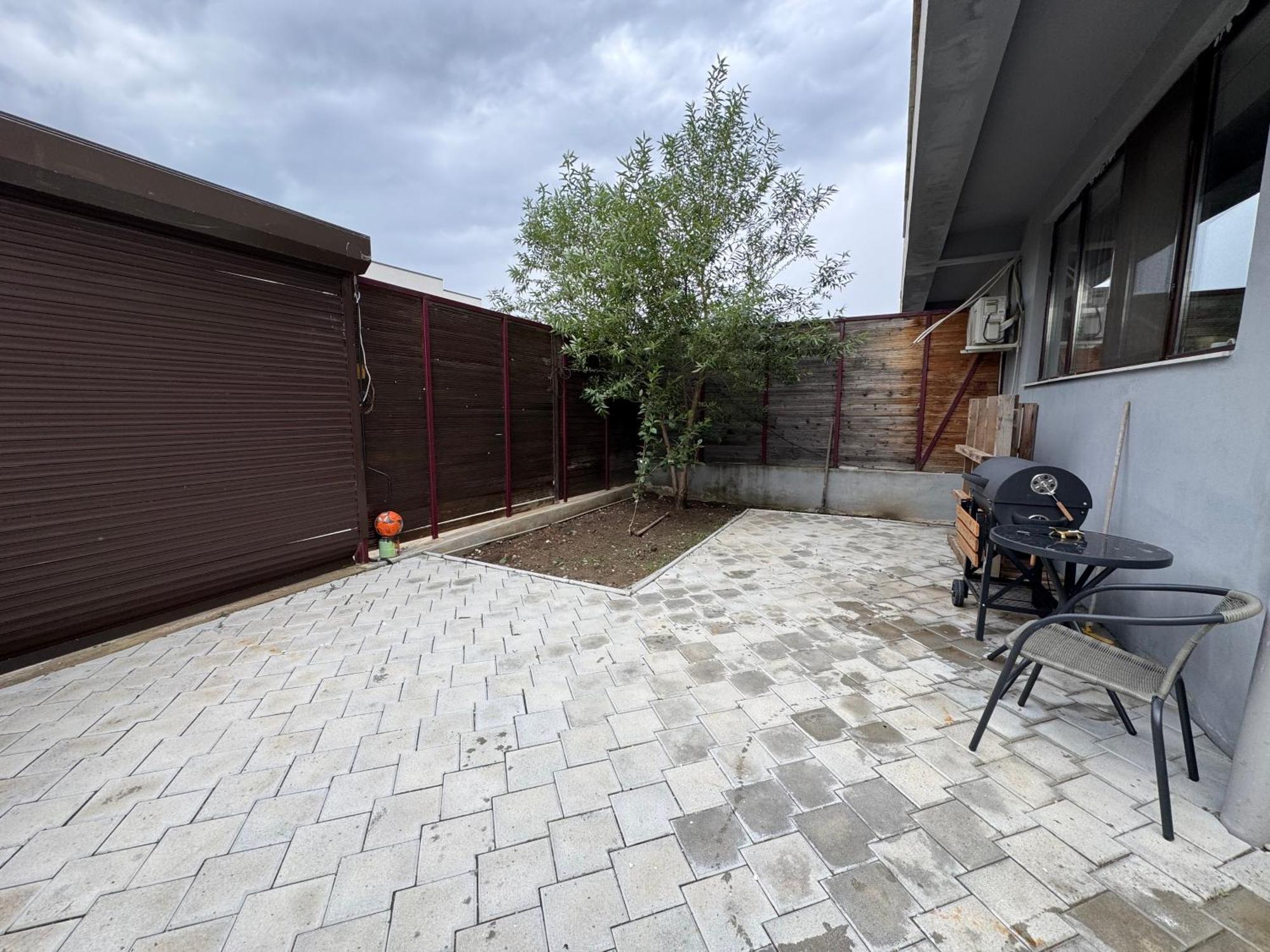 With Garden Apartment *