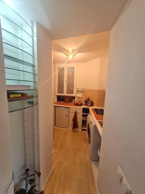 Apartment Independent In A With Garden Bucharest