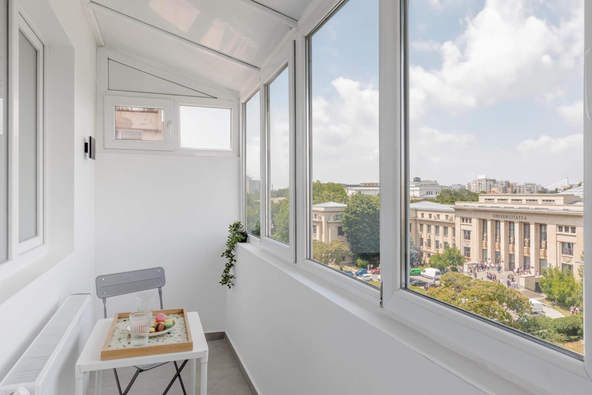 Playful & Bright 1br Near The Faculty Of Law Apartment
