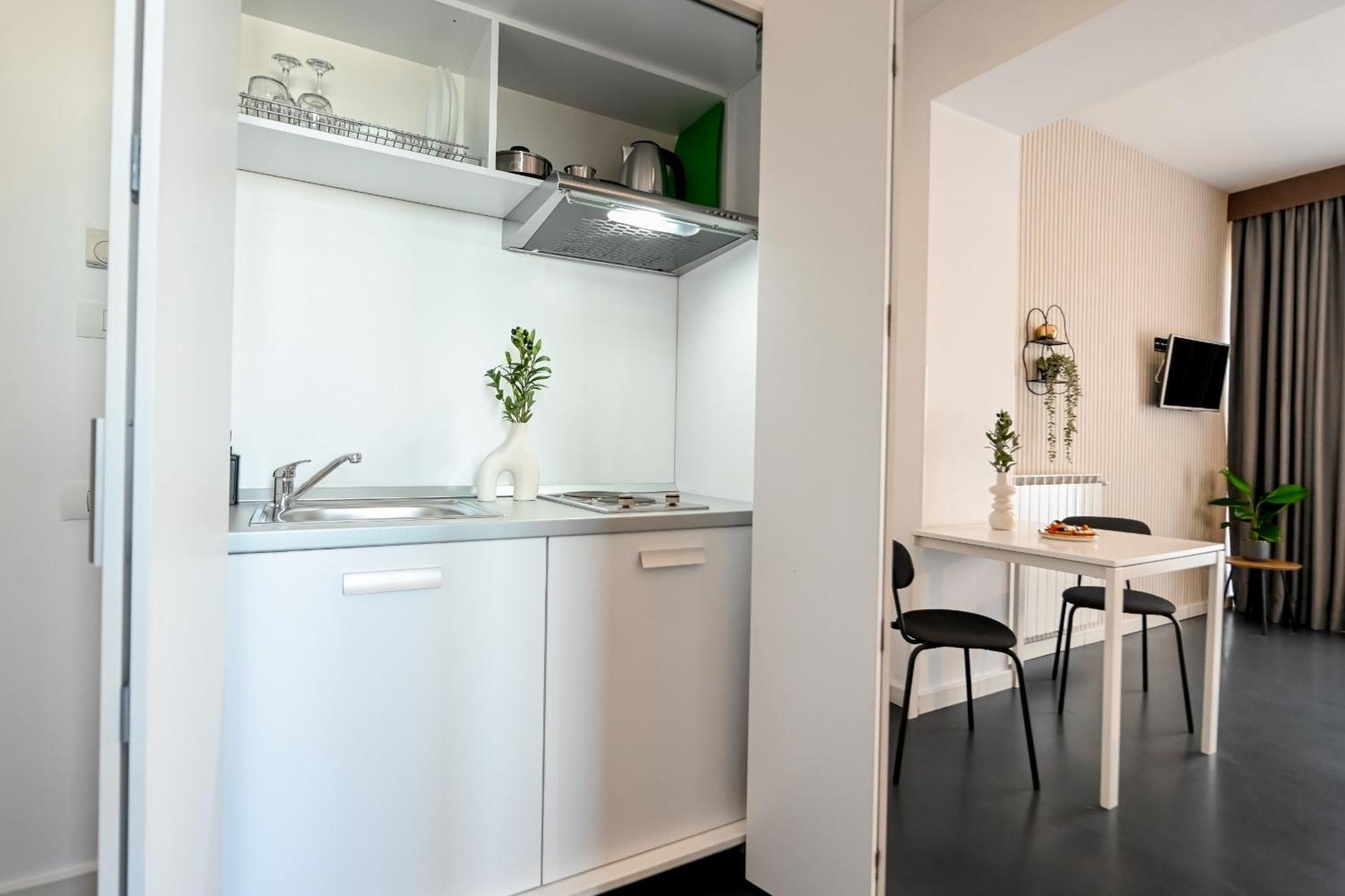 Urban Elegance - Stylish *