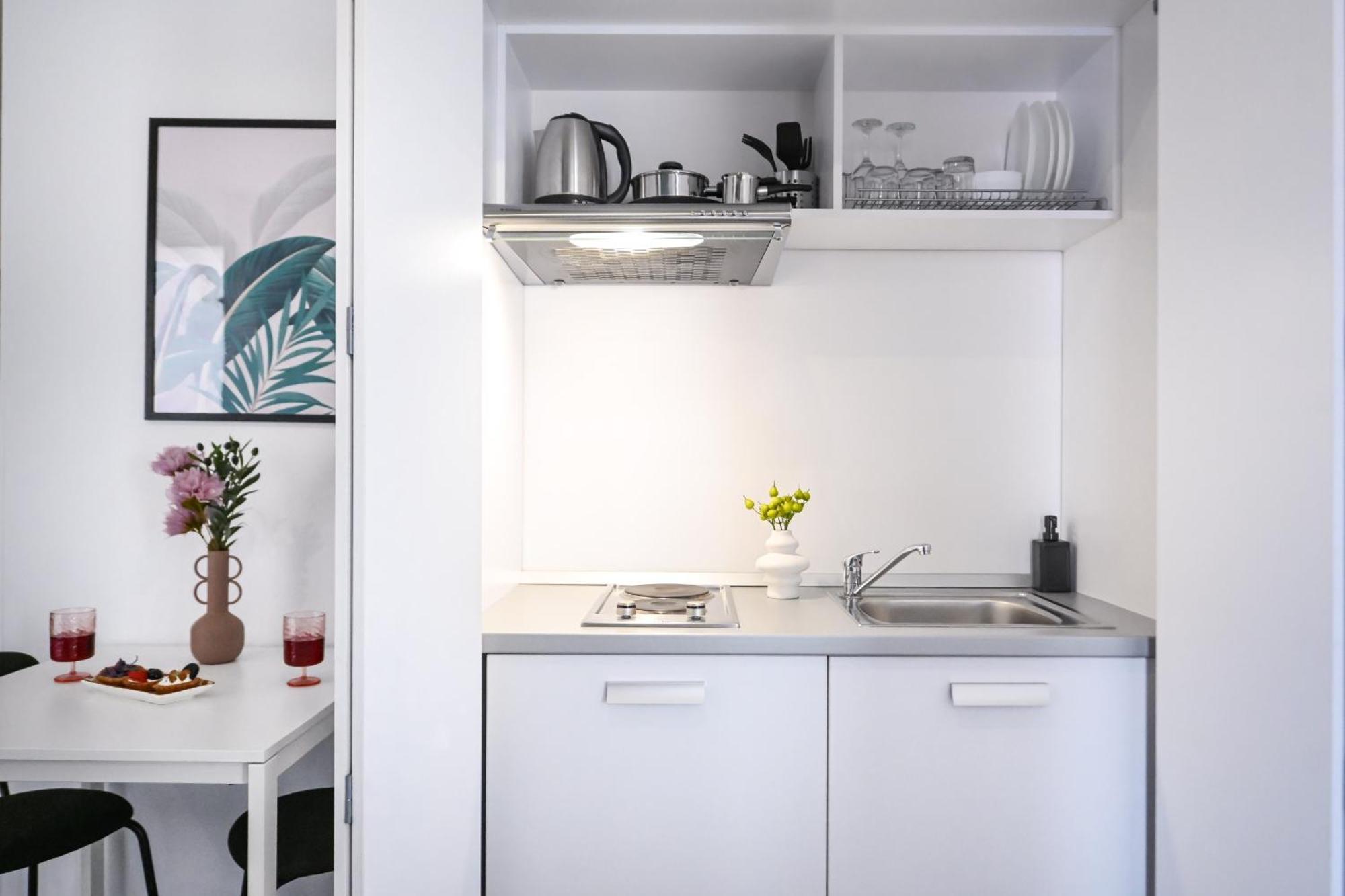 Urban Elegance - Stylish *