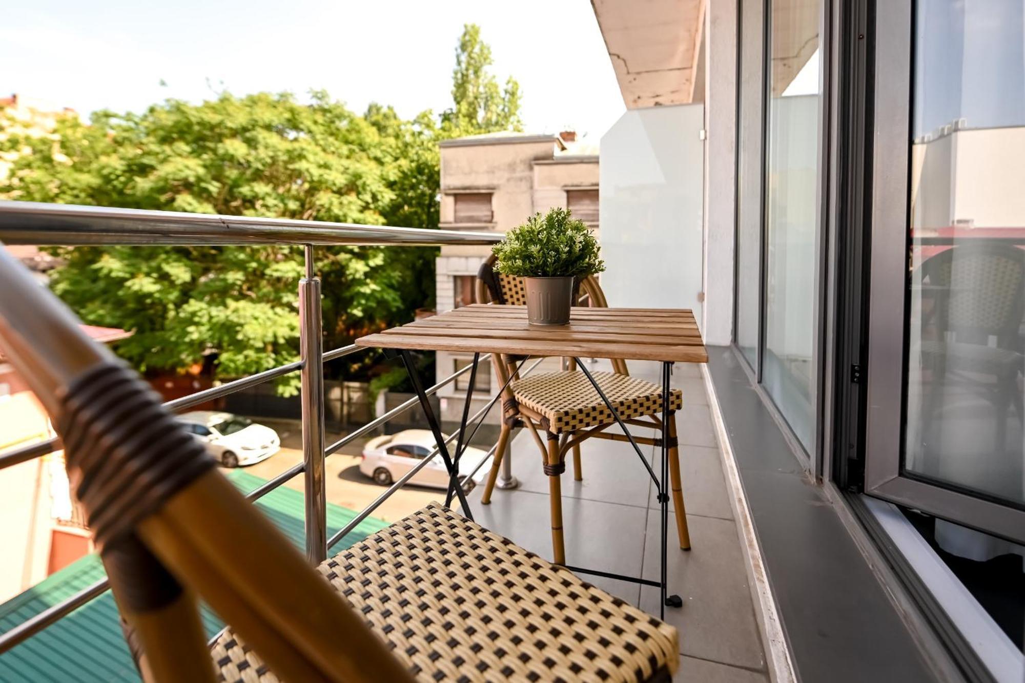 Urban Elegance - Stylish Apartament