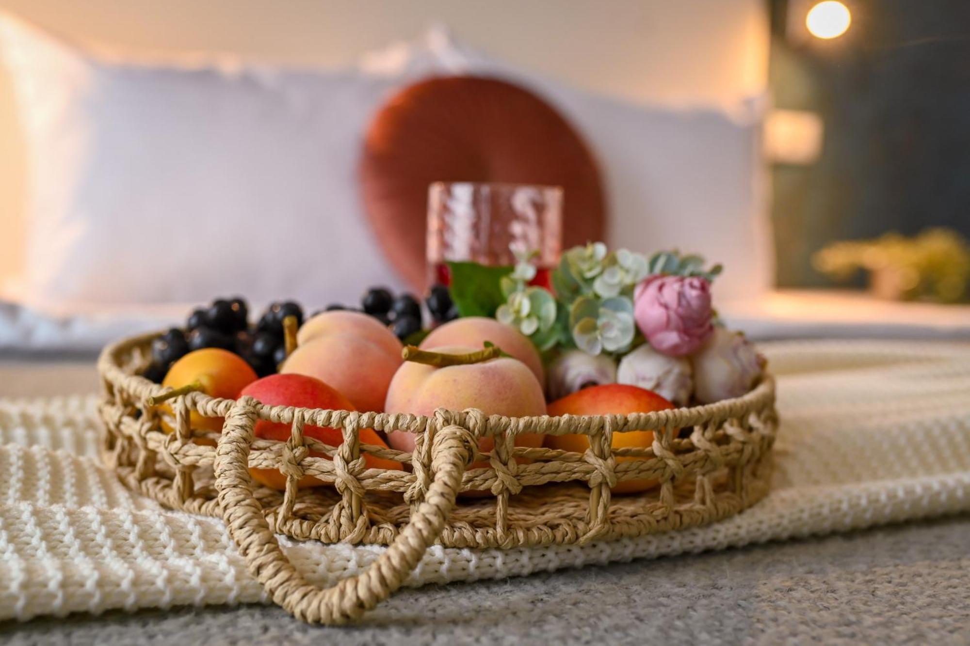 Urban Elegance - Stylish Apartament