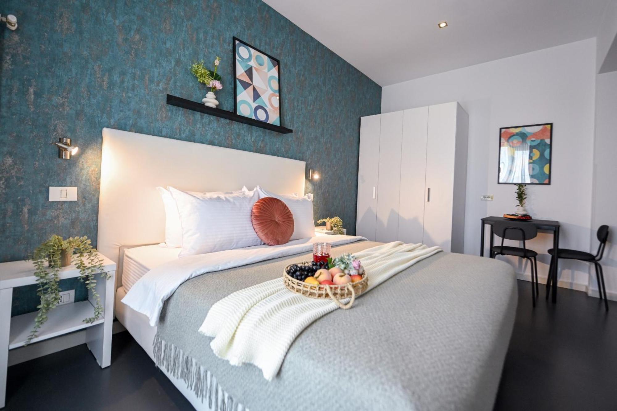 Urban Elegance - Stylish Apartament