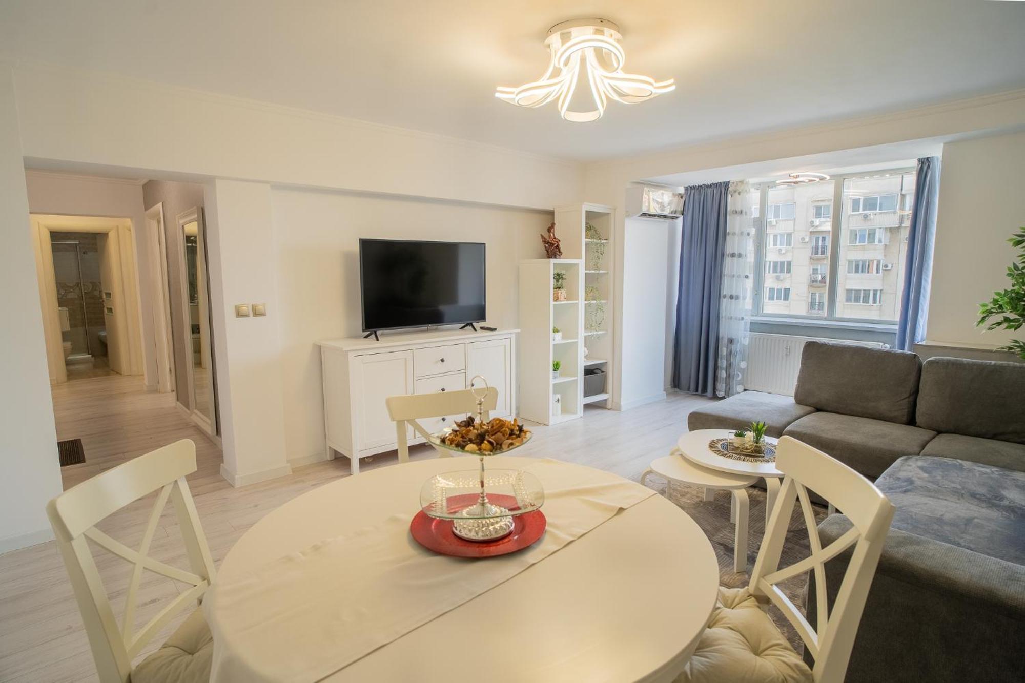 Apartment Luxury 2br On Decebal Avenue *