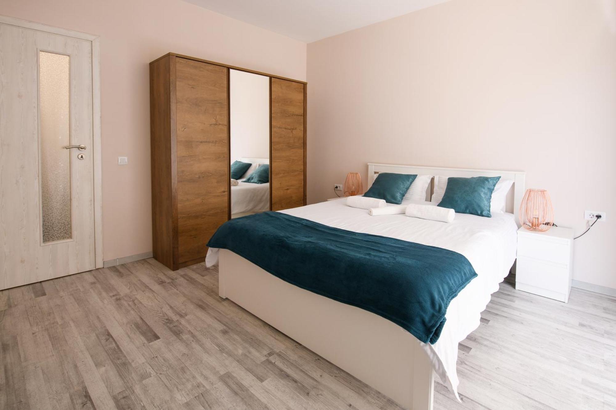 Smart Living Plaza Apartment *