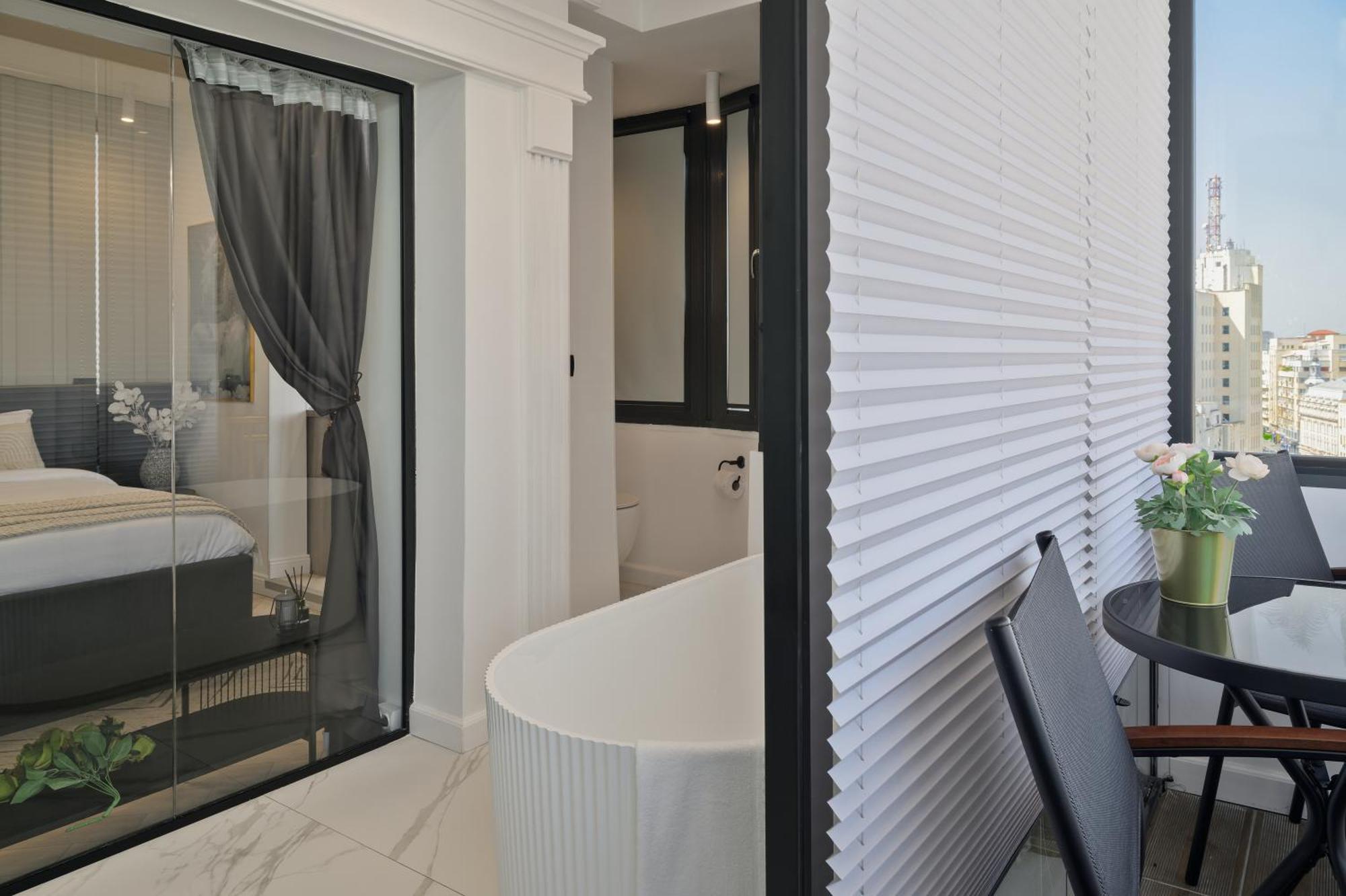 View - Luxury A - Old - Victoriei * Bucareste