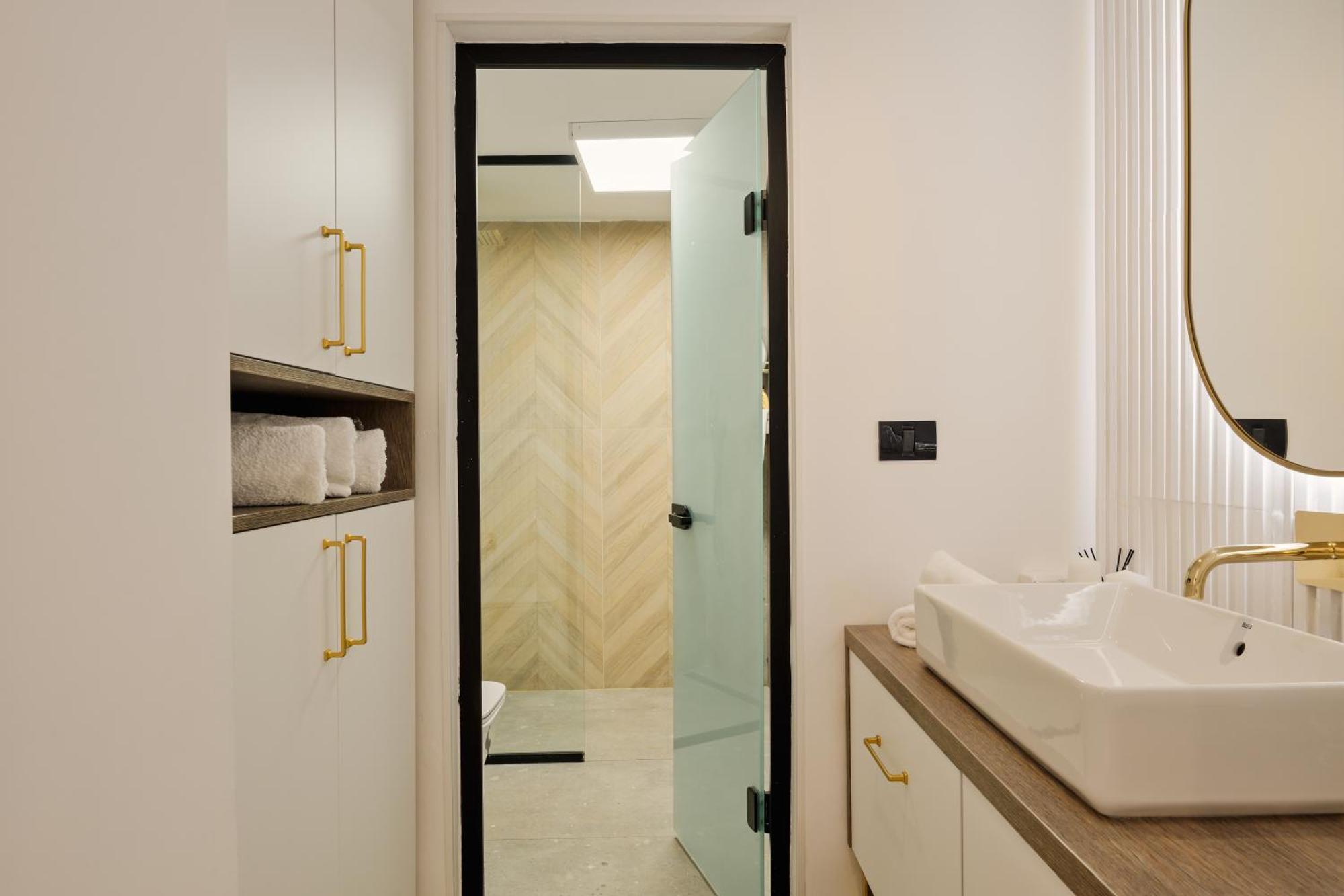 Royal - Luxury B - Old - Victoriei *