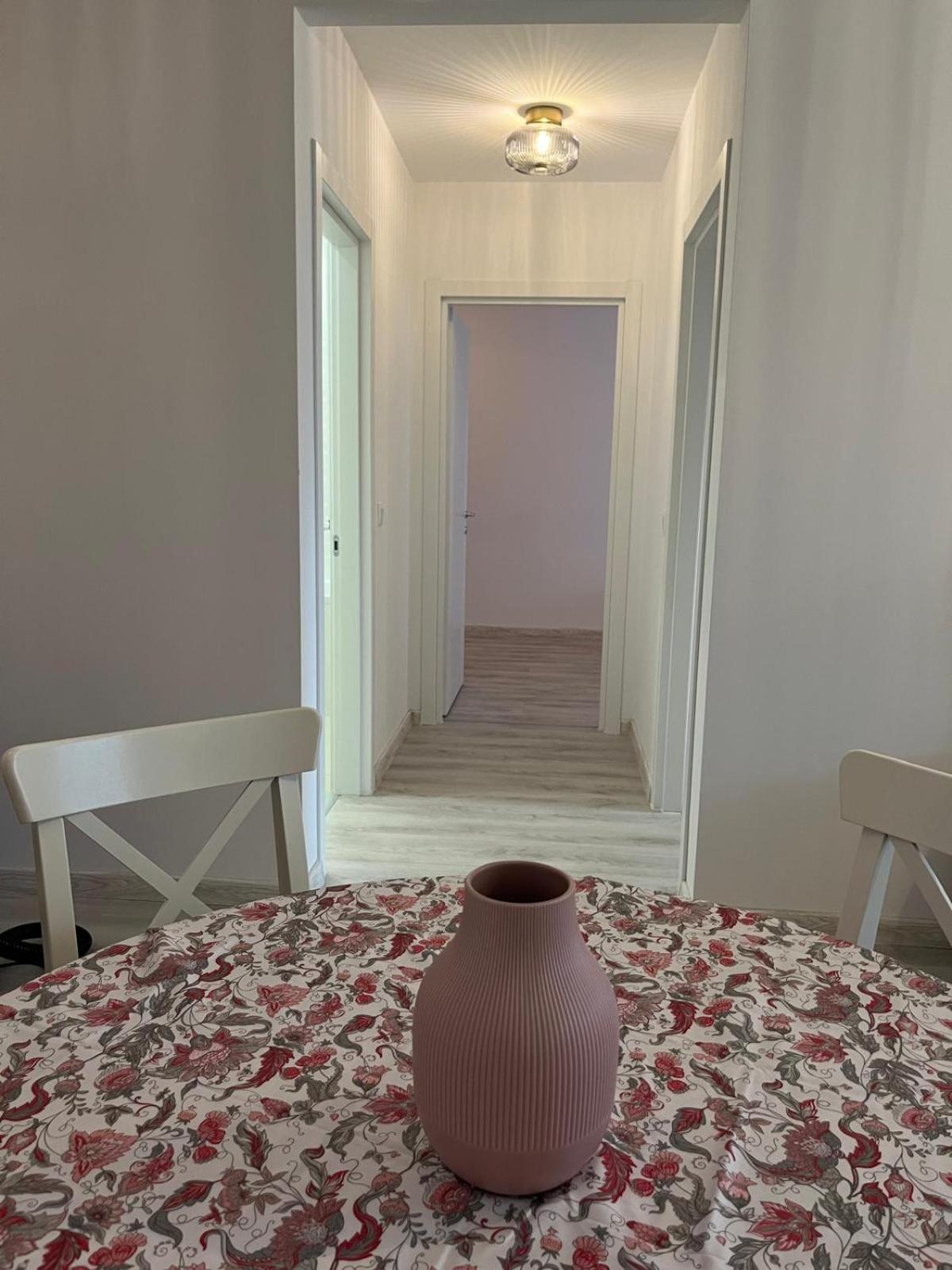 Hils Pallady - Amy Apartment