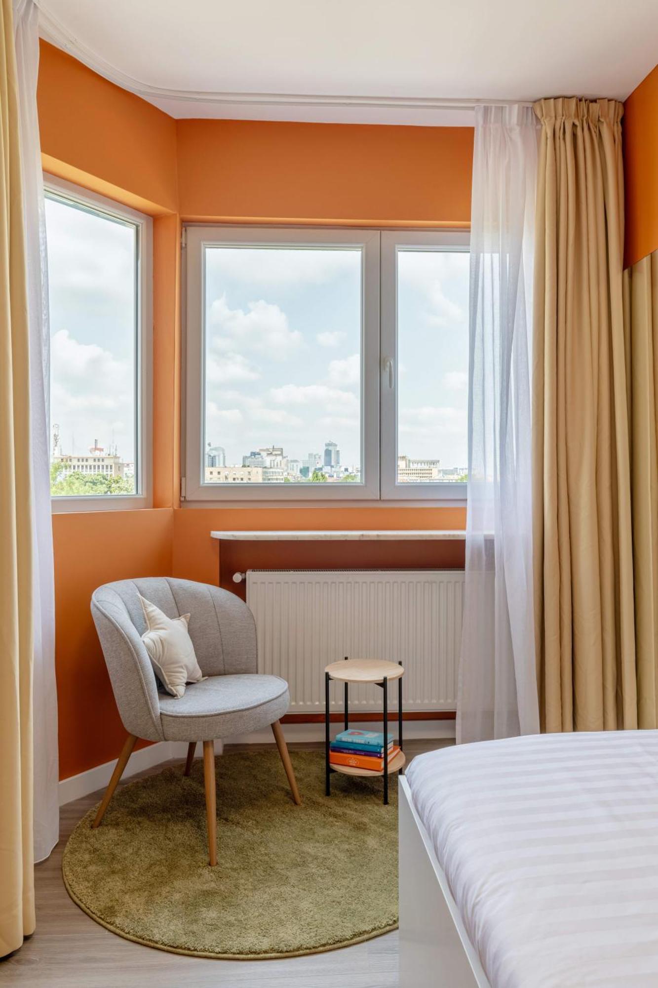 Playful & Bright 1br Near The Faculty Of Law Apartment