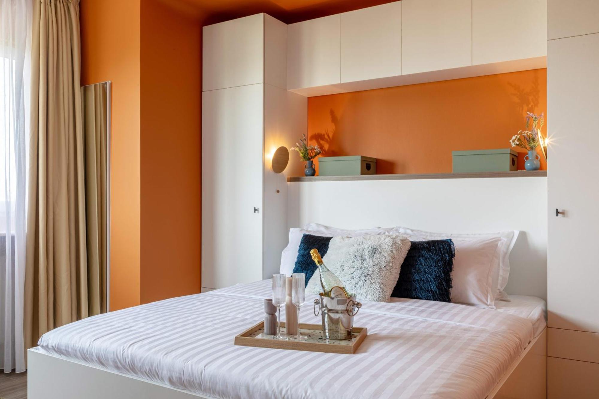 Playful & Bright 1br Near The Faculty Of Law Apartment