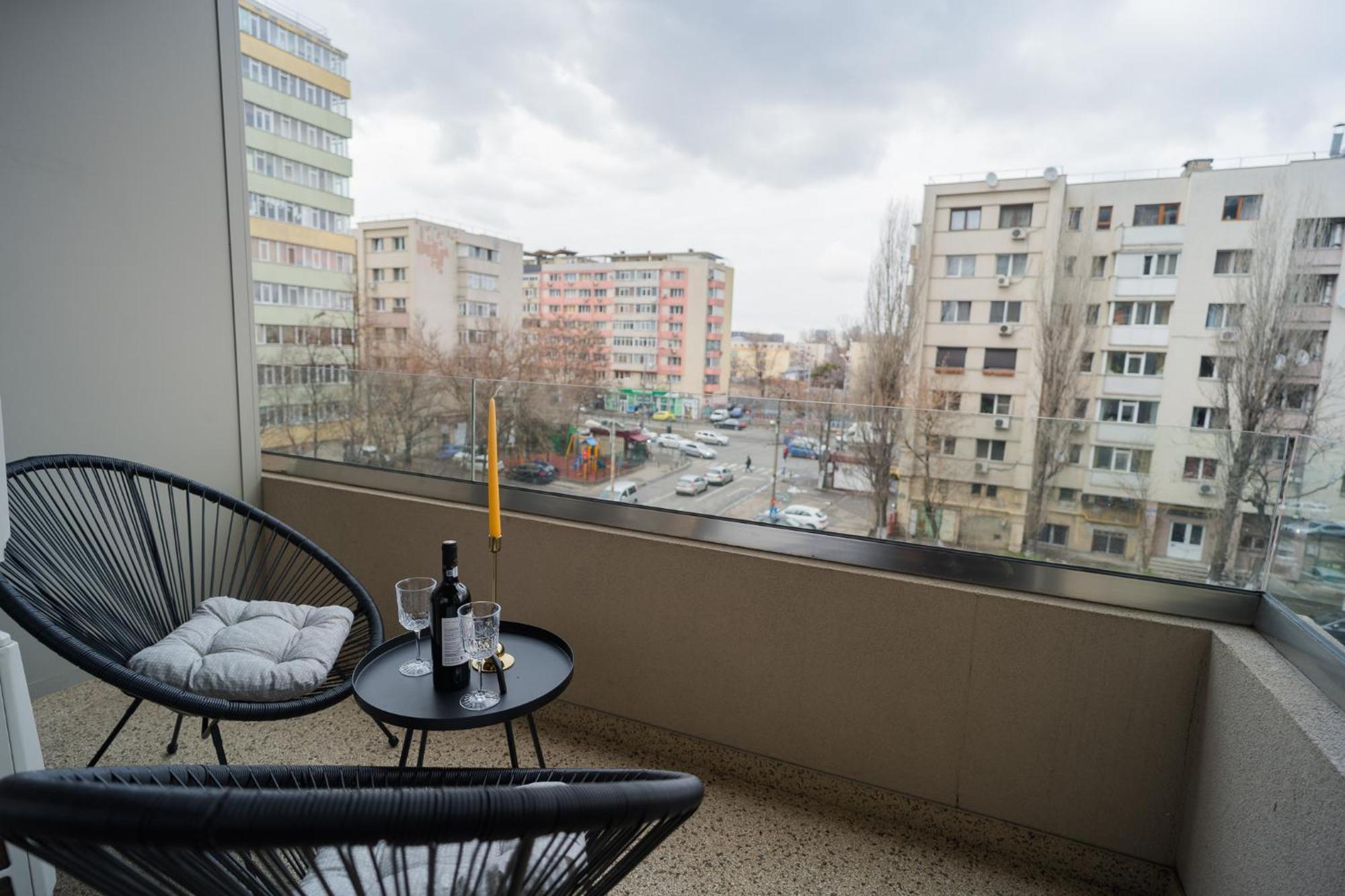 With View & Large Balcony Apartament Bucureşti