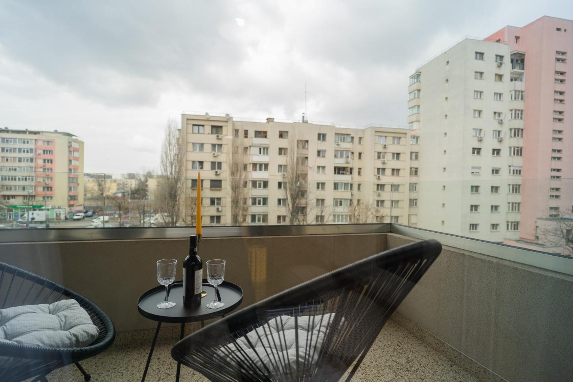 With View & Large Balcony Apartament Bucureşti