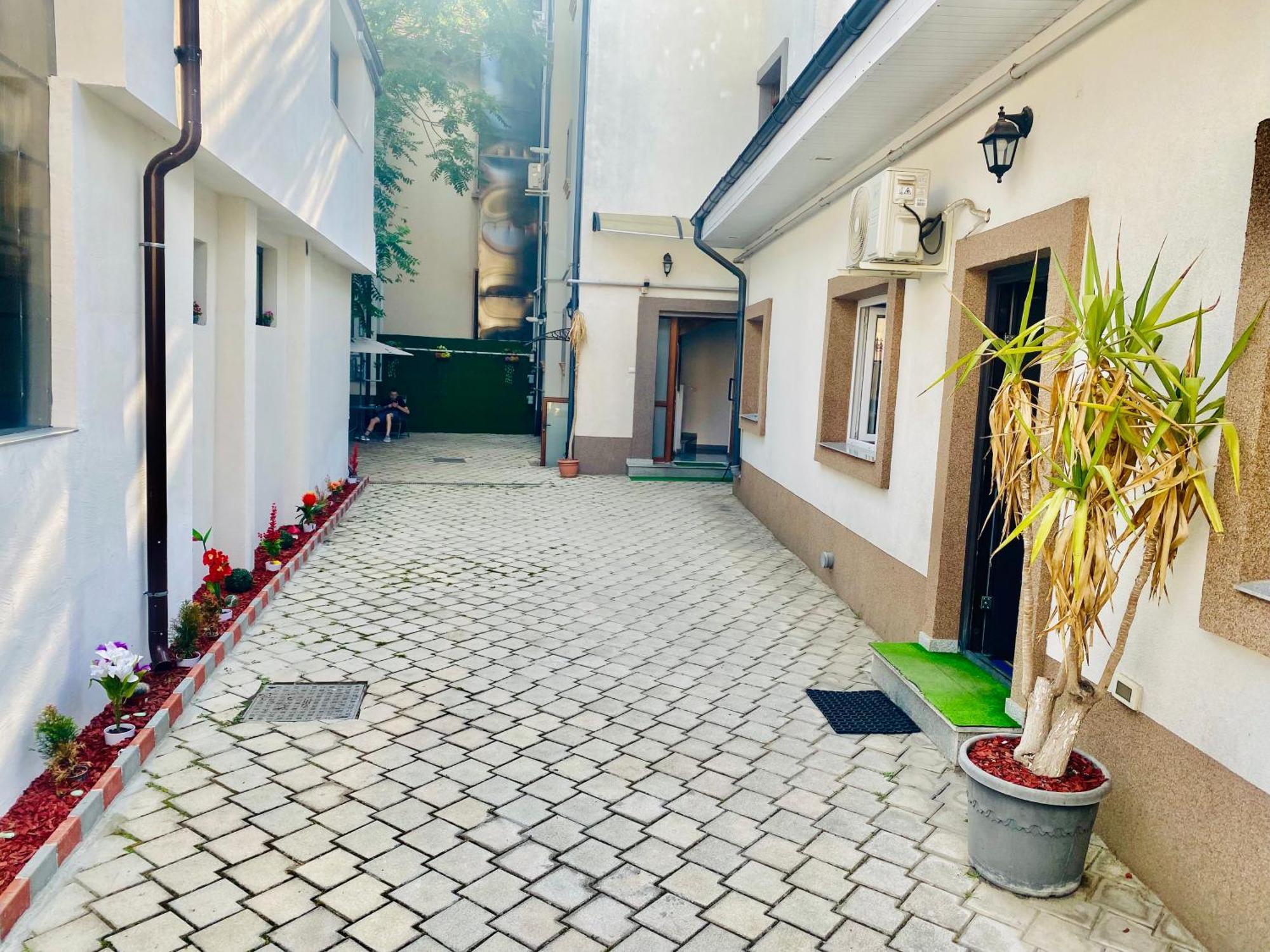 Albergue Cazan House