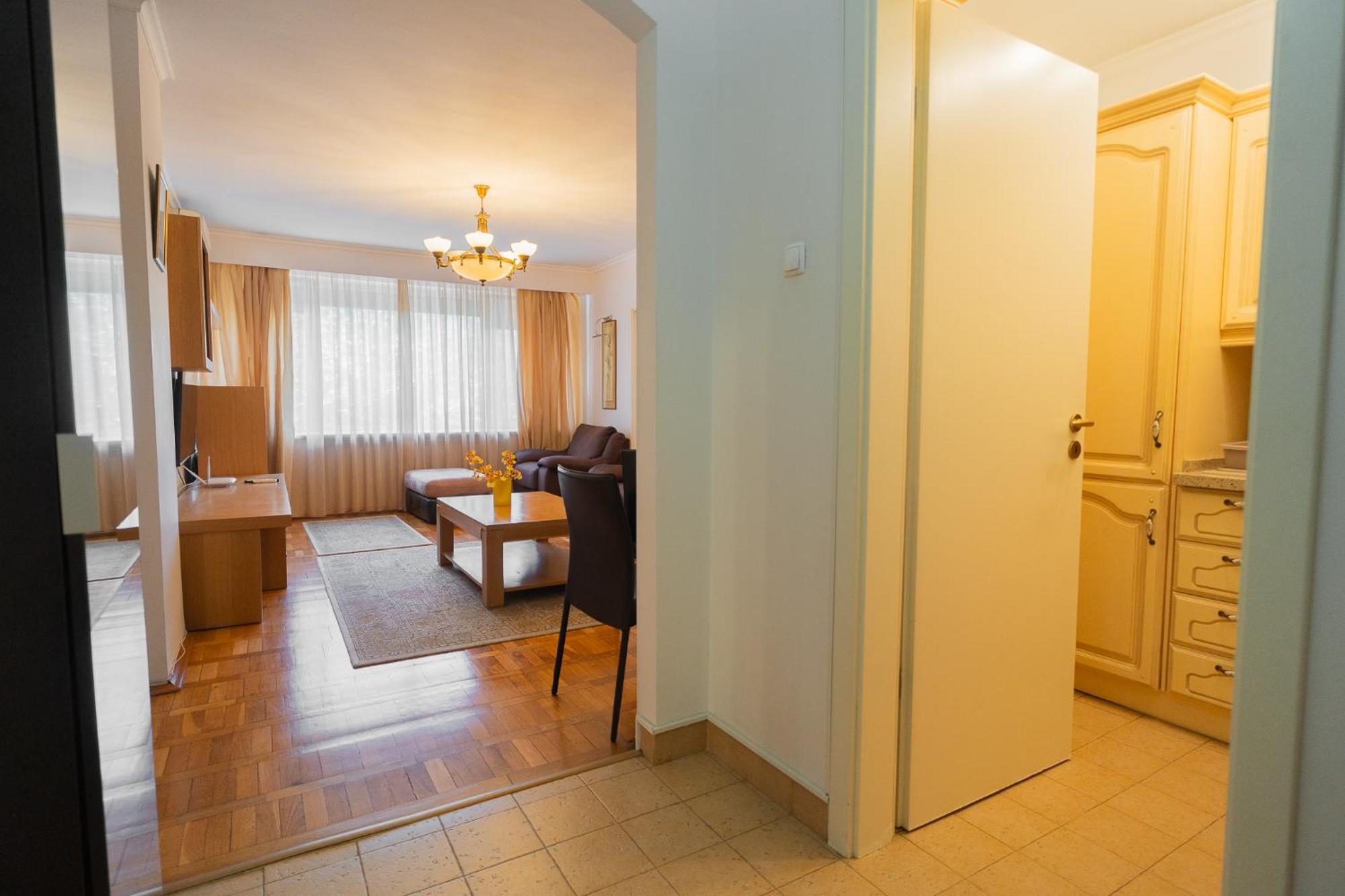Classic Next To Victoriei Avenue * Bucureşti