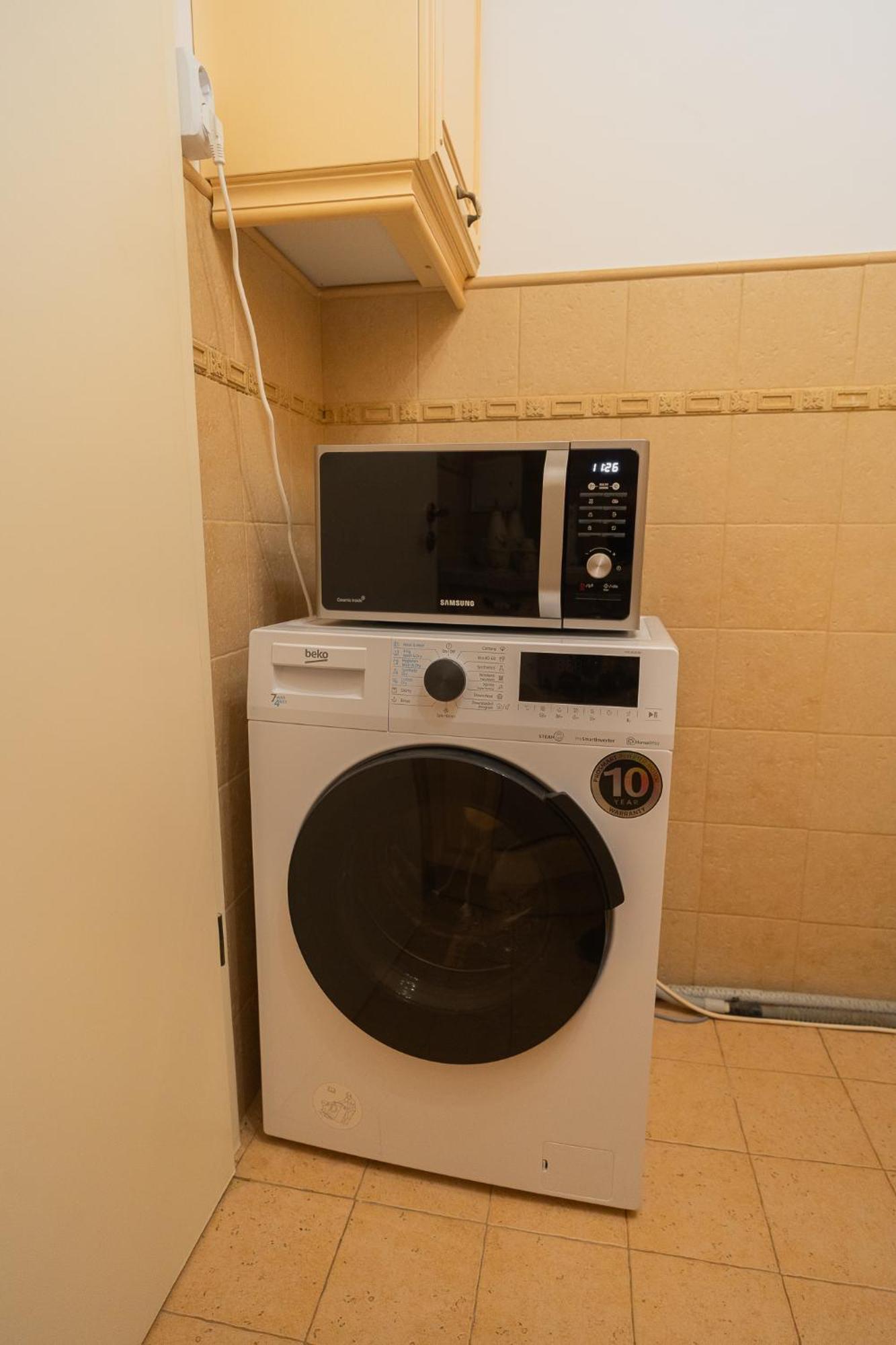 Apartament Classic Next To Victoriei Avenue *