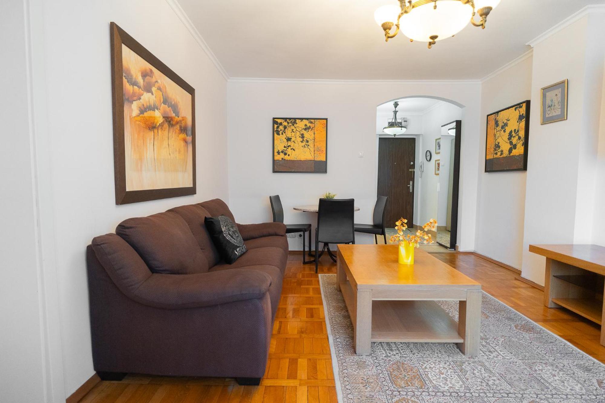 Classic Next To Victoriei Avenue Apartament