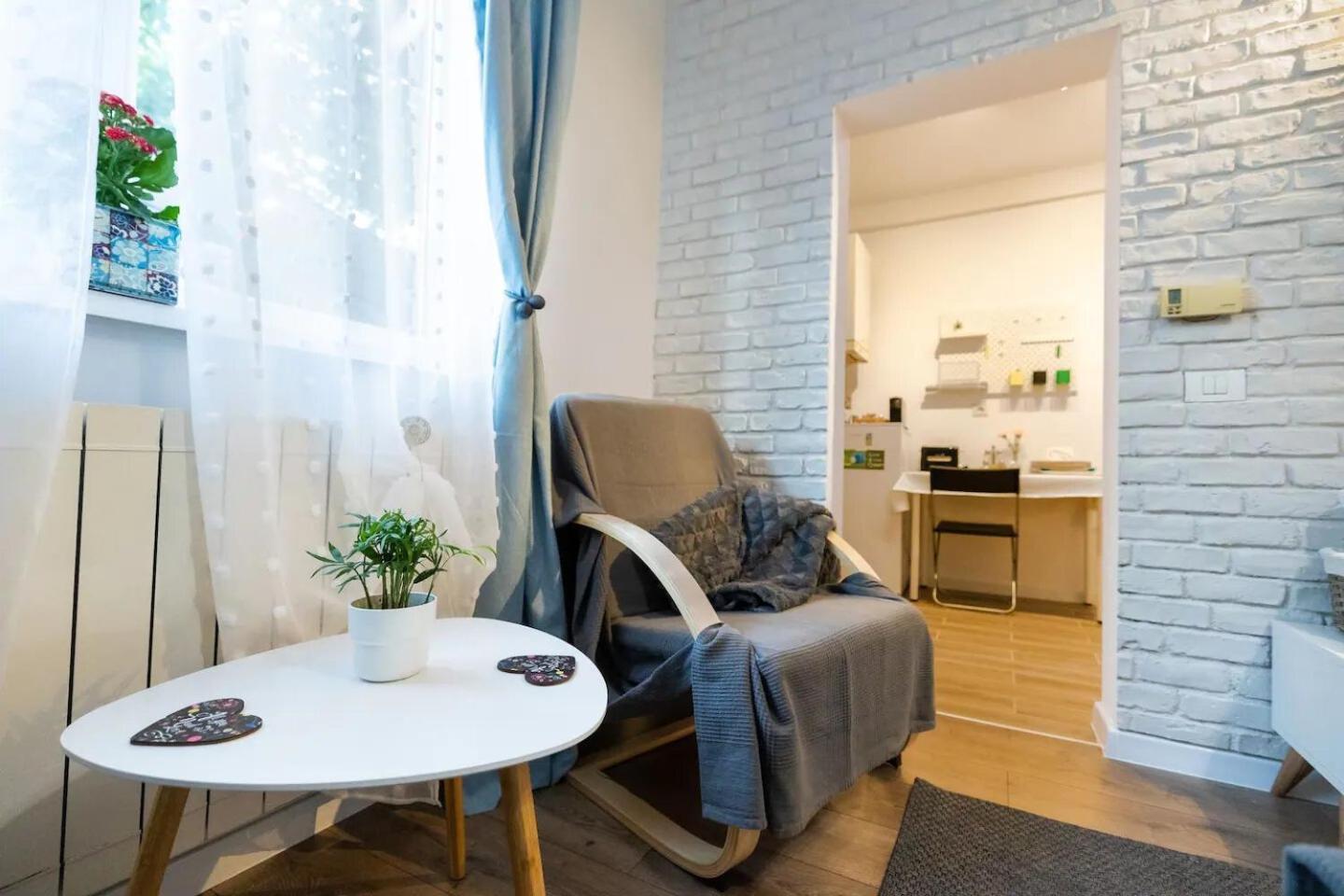 Casa Luminoasa Cu Gradina Privata *