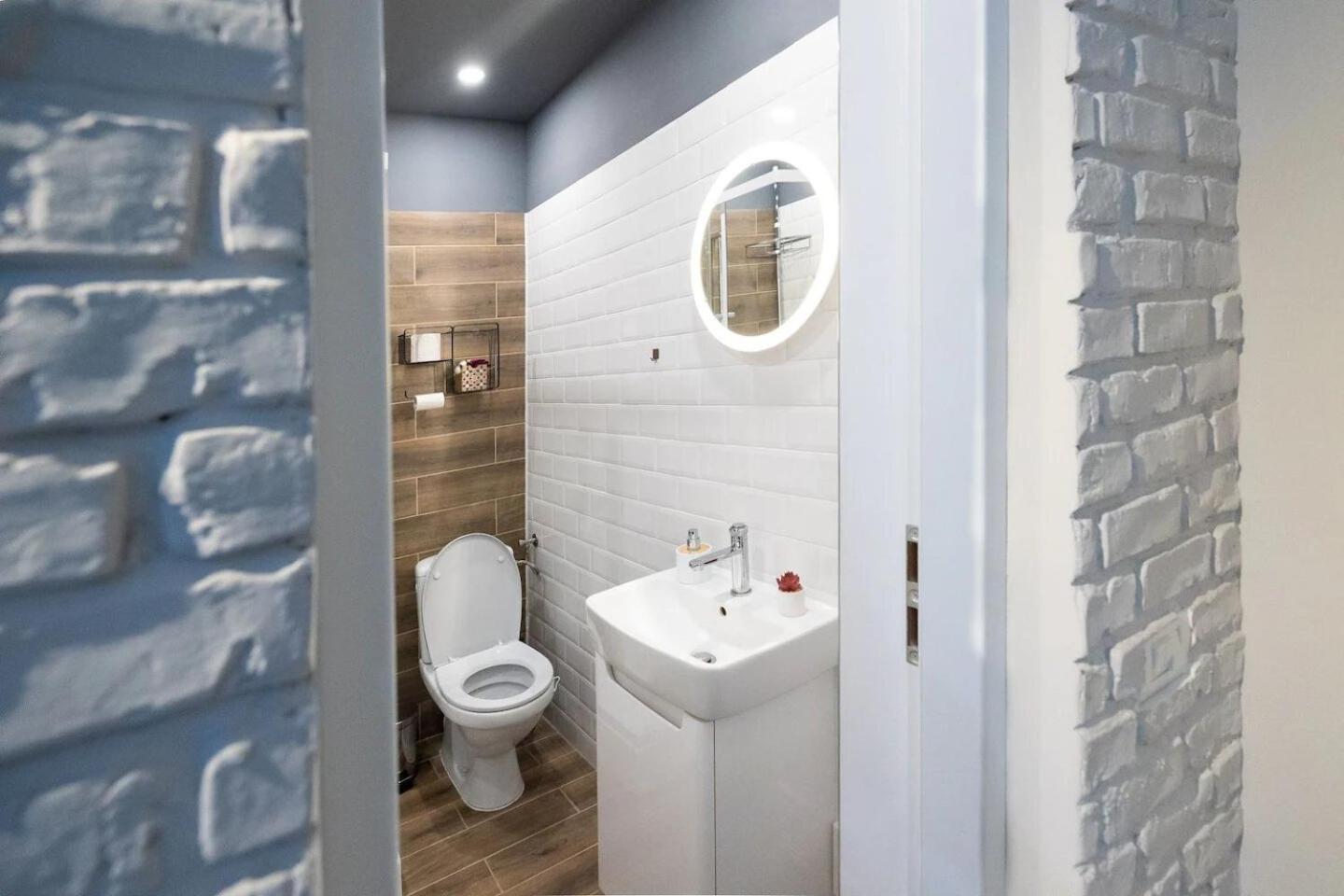 Casa Luminoasa Cu Gradina Privata