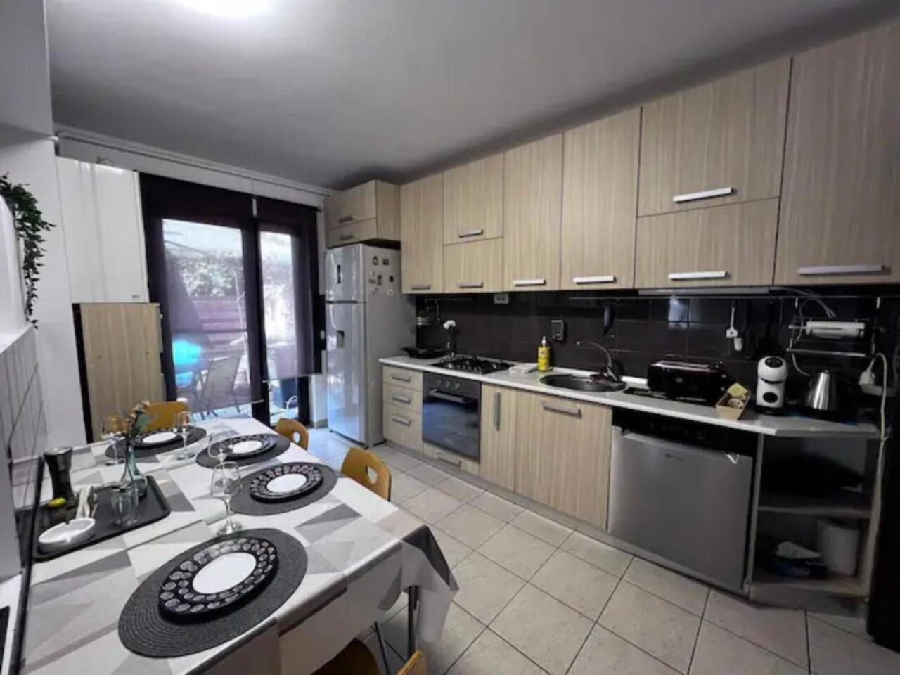 Luminoasa Cu Curte Privata Bucharest