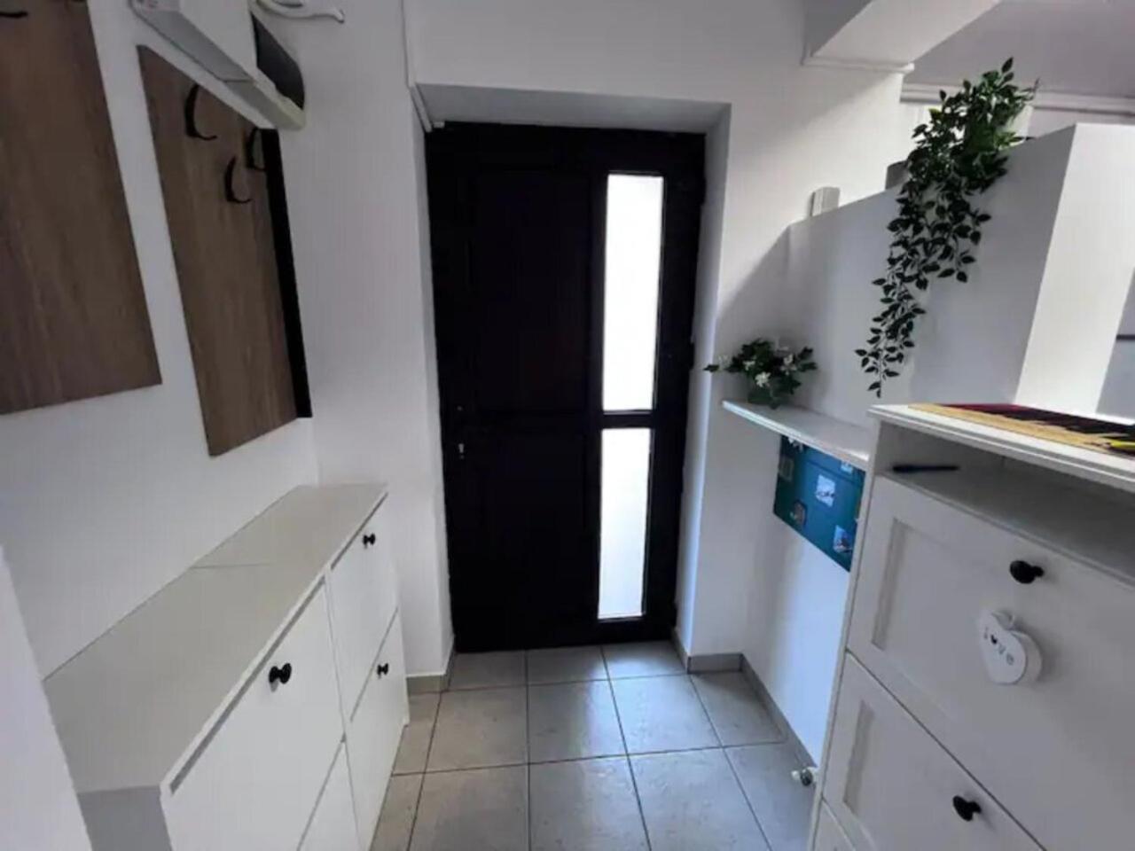Luminoasa Cu Curte Privata Villa *