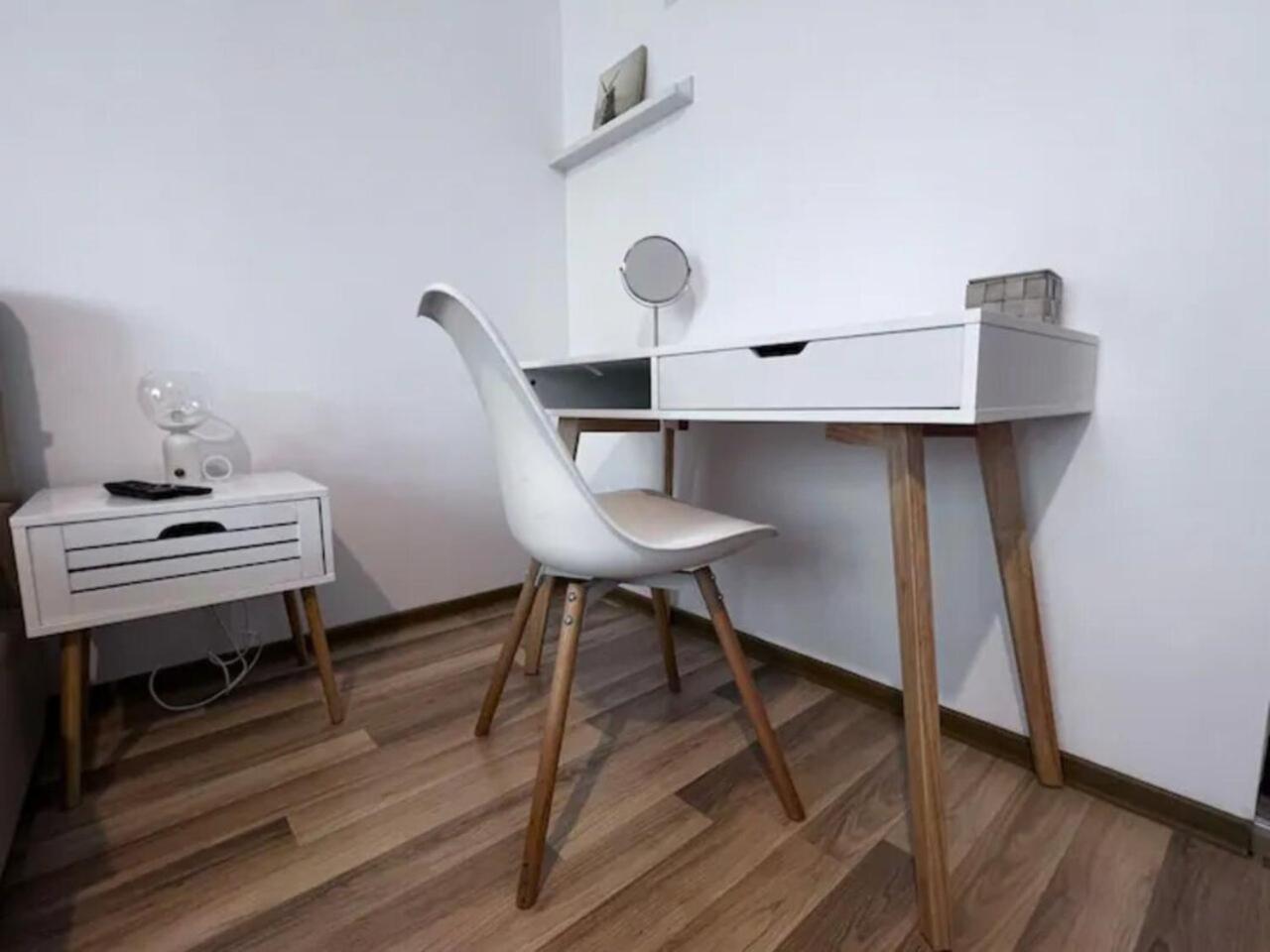 Luminoasa Cu Curte Privata Villa