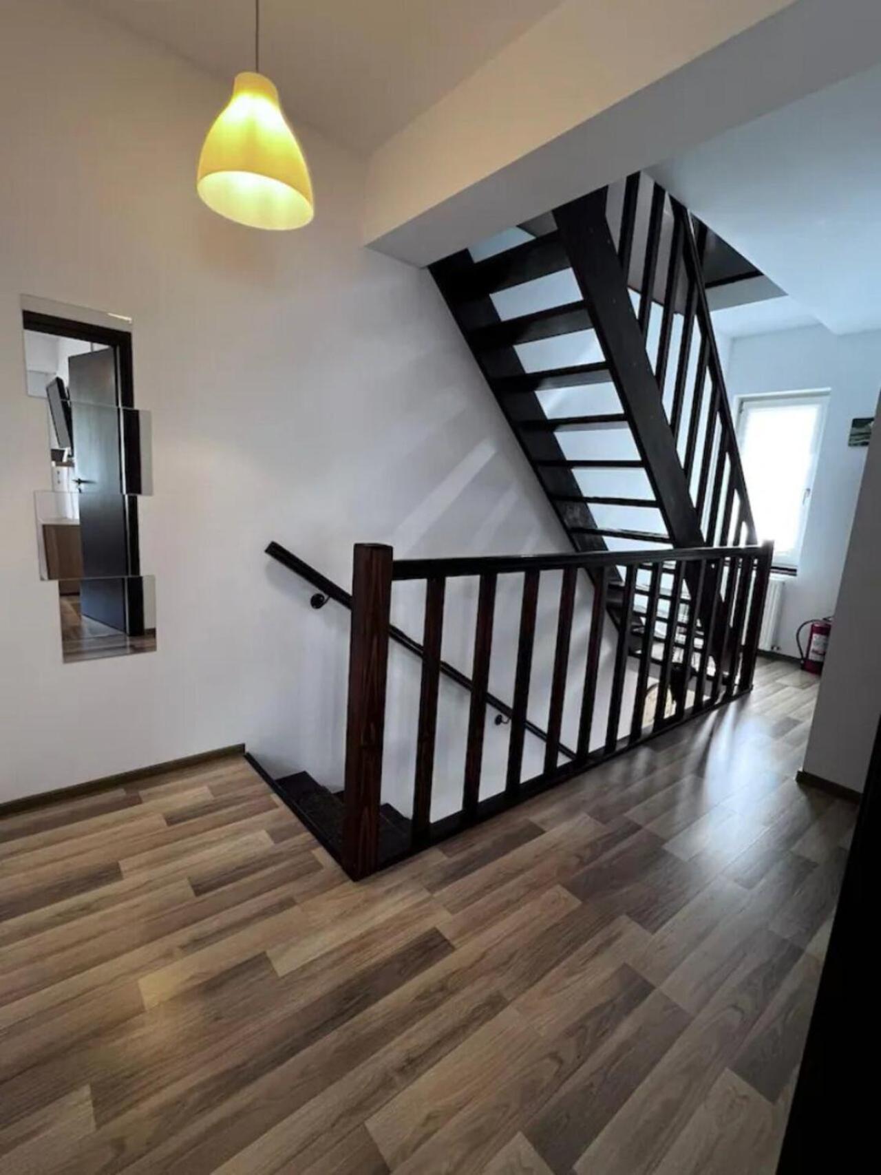 Luminoasa Cu Curte Privata Villa