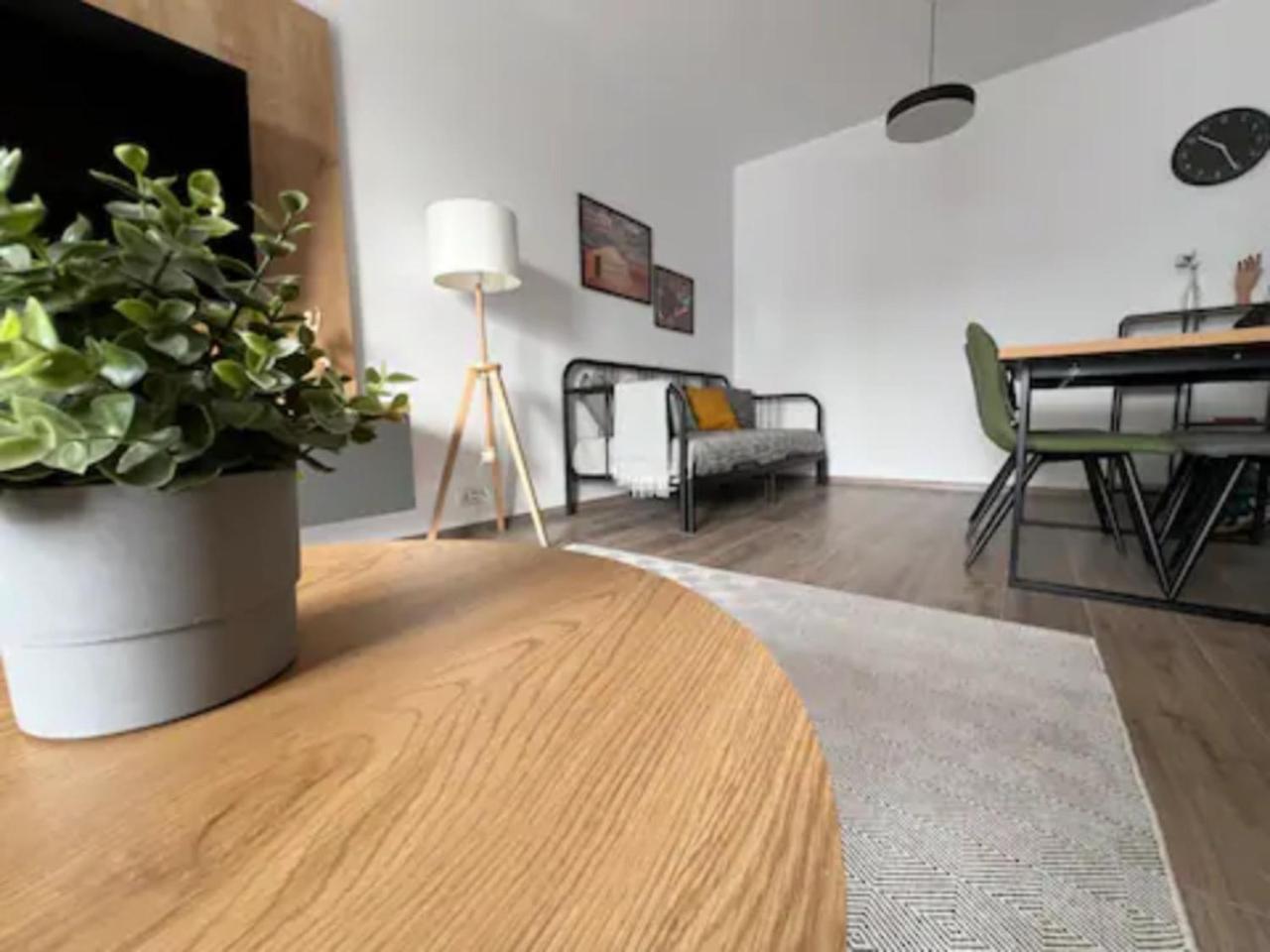 Apartment High-rise Luxury With Free Parking Bucharest