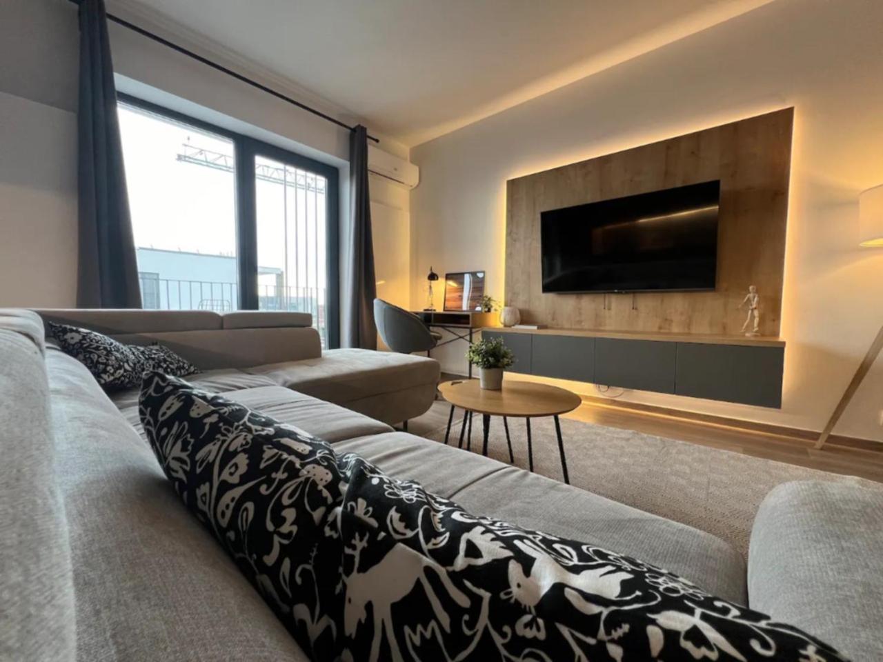 Apartment High-rise Luxury With Free Parking