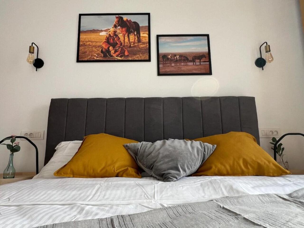 High-rise Luxury With Free Parking Apartment