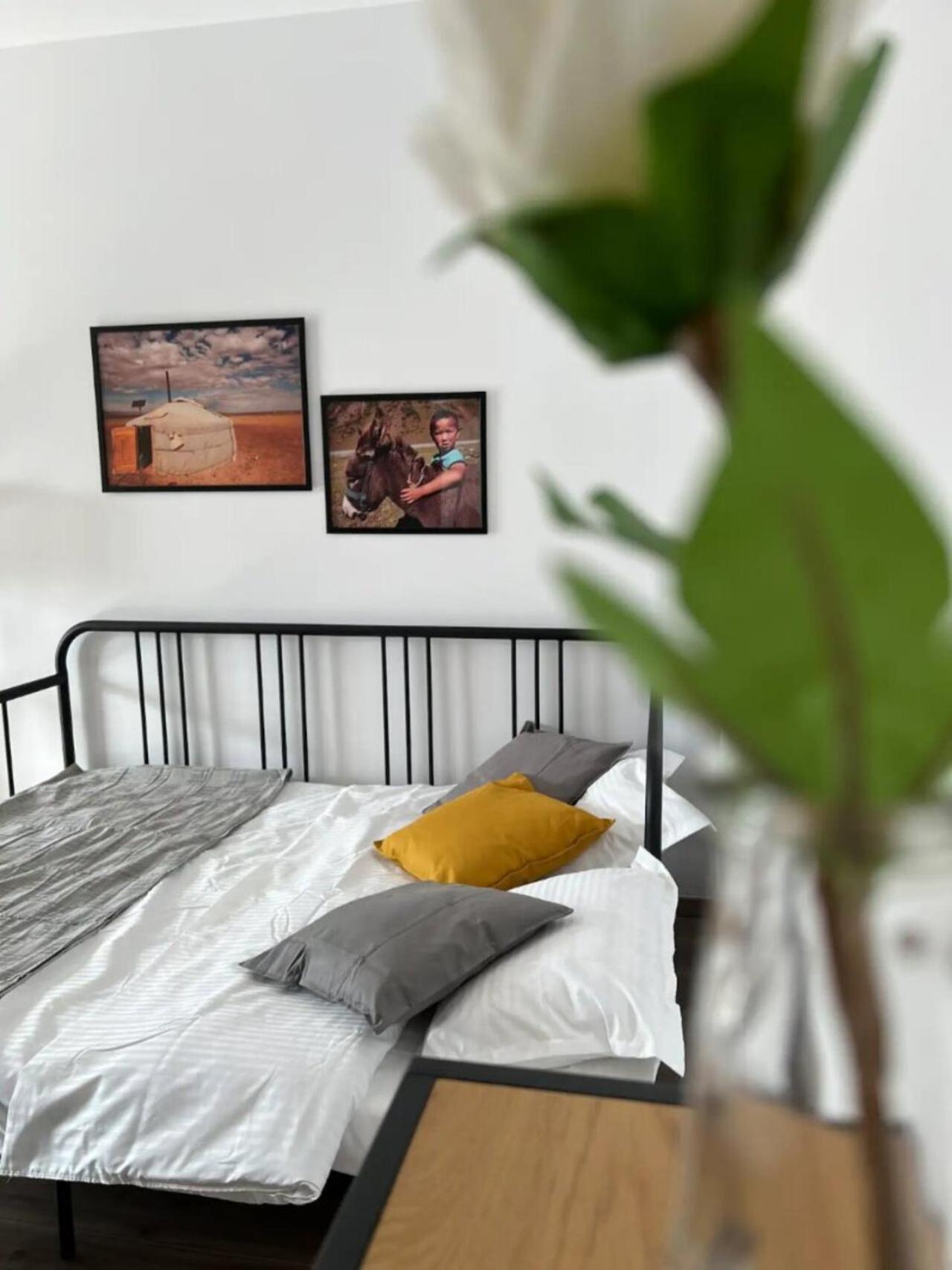 High-rise Luxury With Free Parking Apartment *