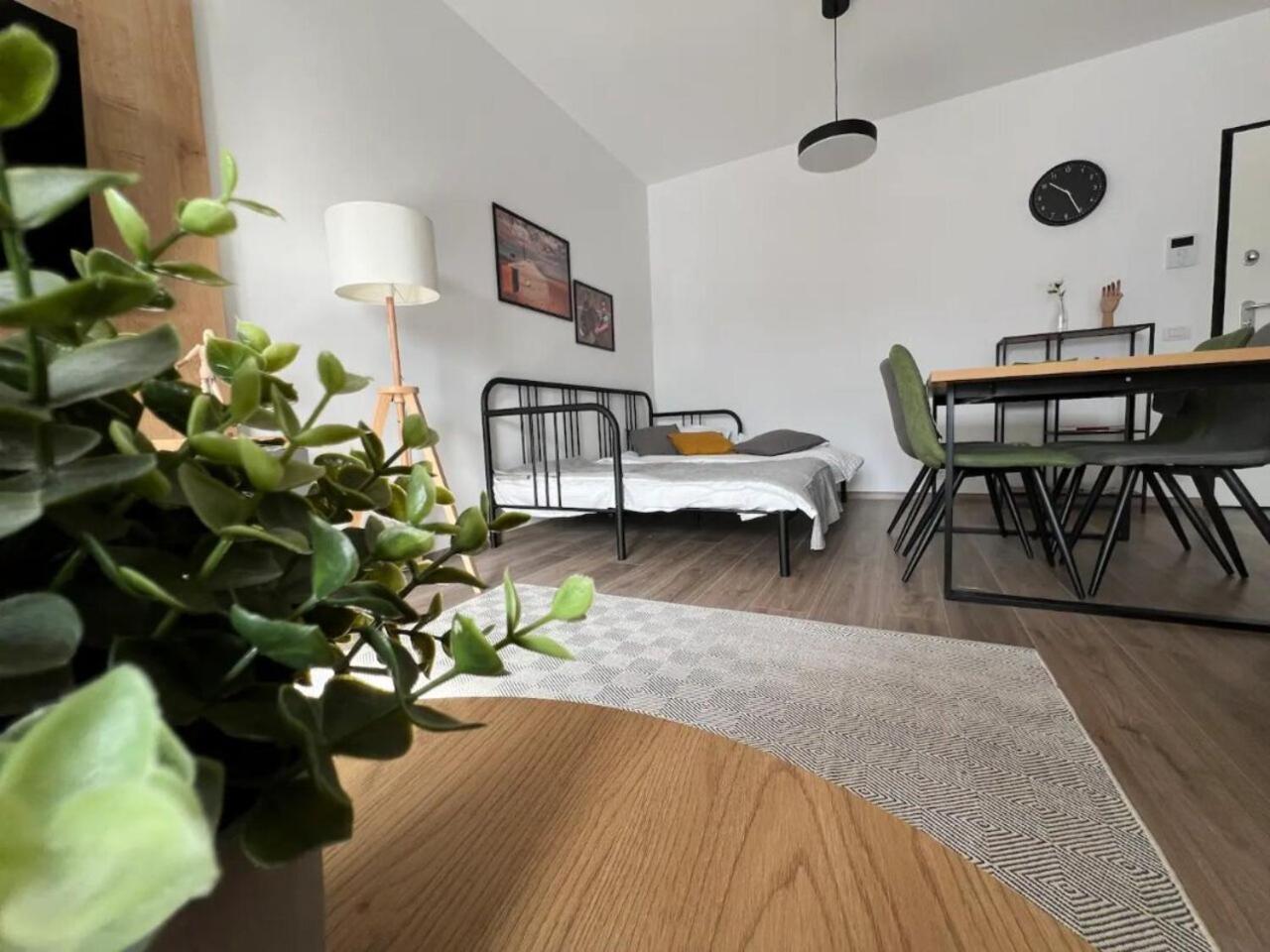 High-rise Luxury With Free Parking