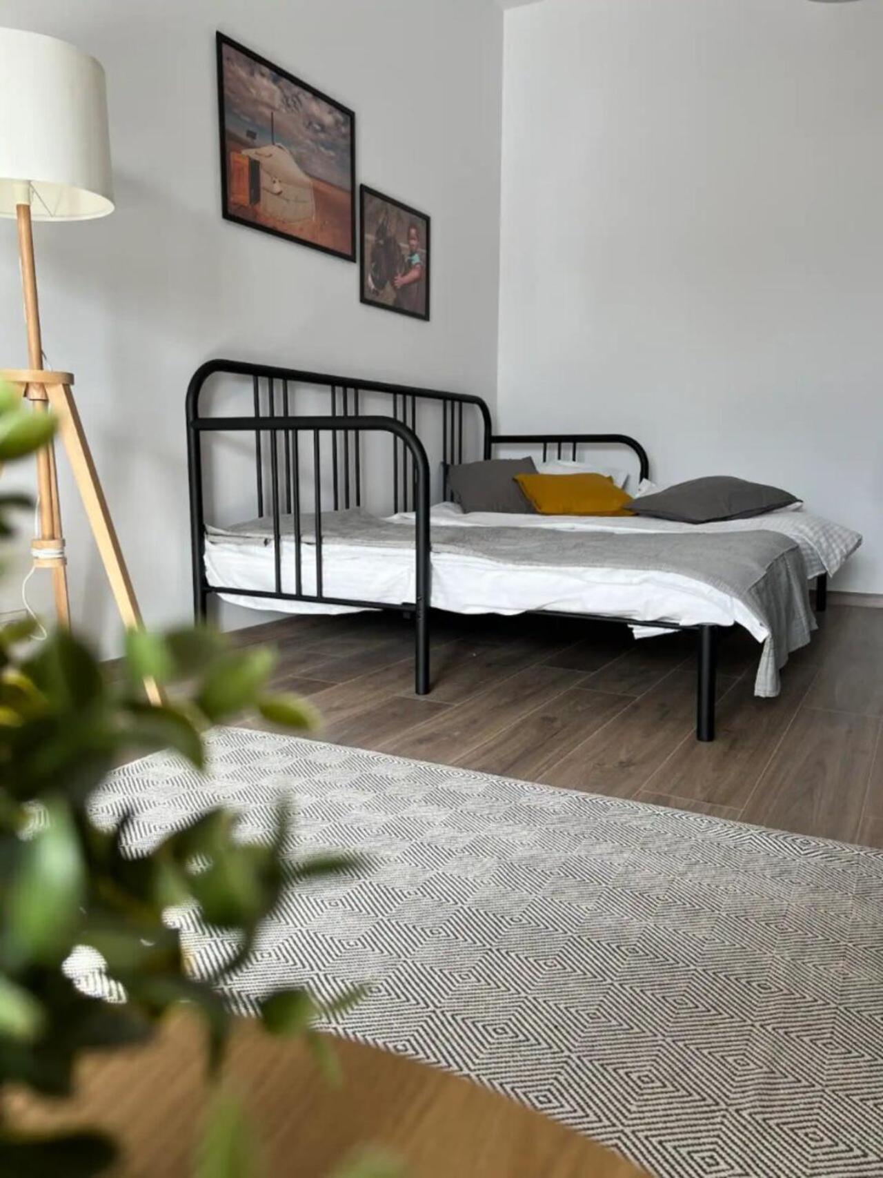 High-rise Luxury With Free Parking Apartament