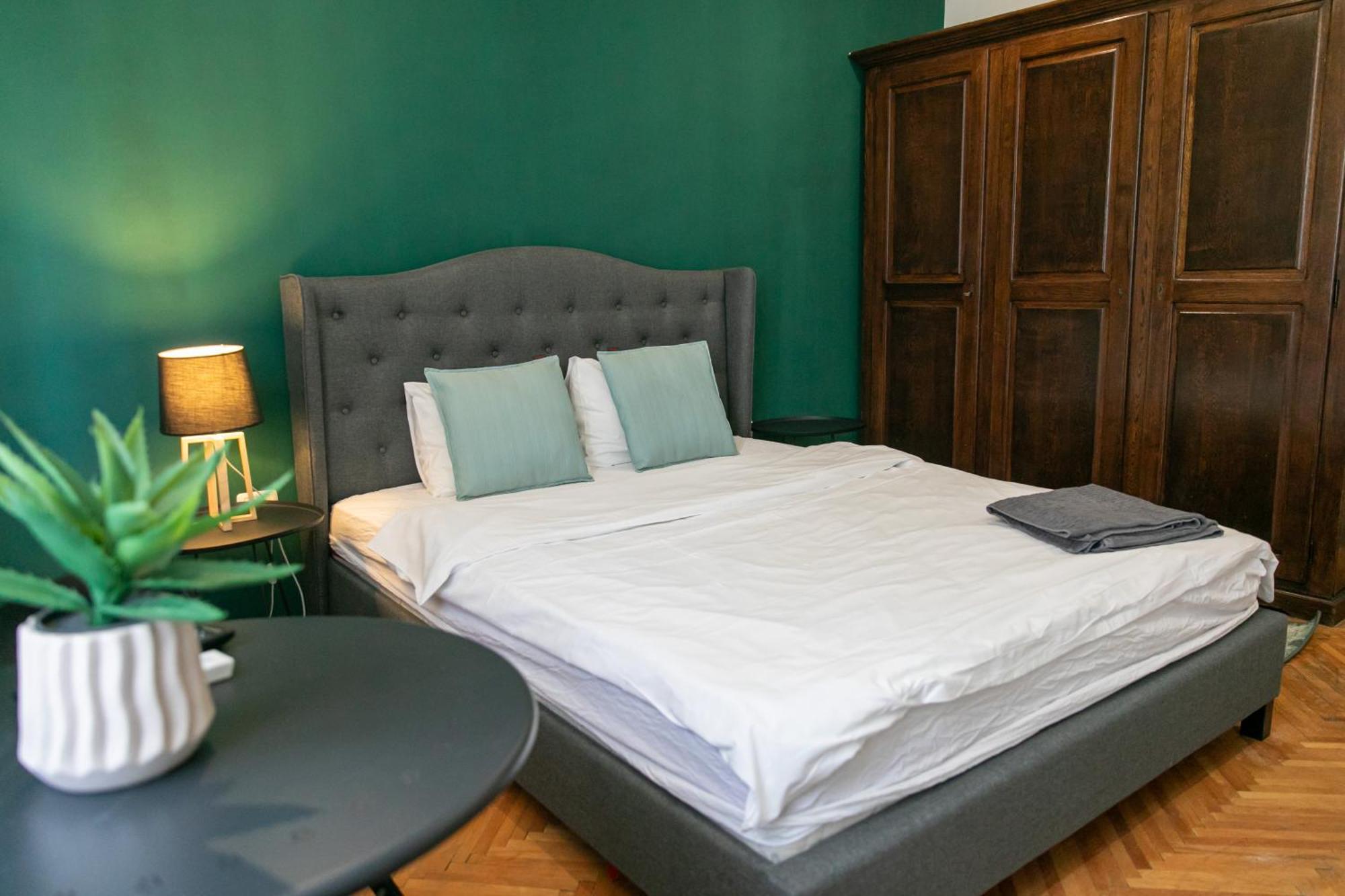 Apartment Color Blv Elisabeta 23 *