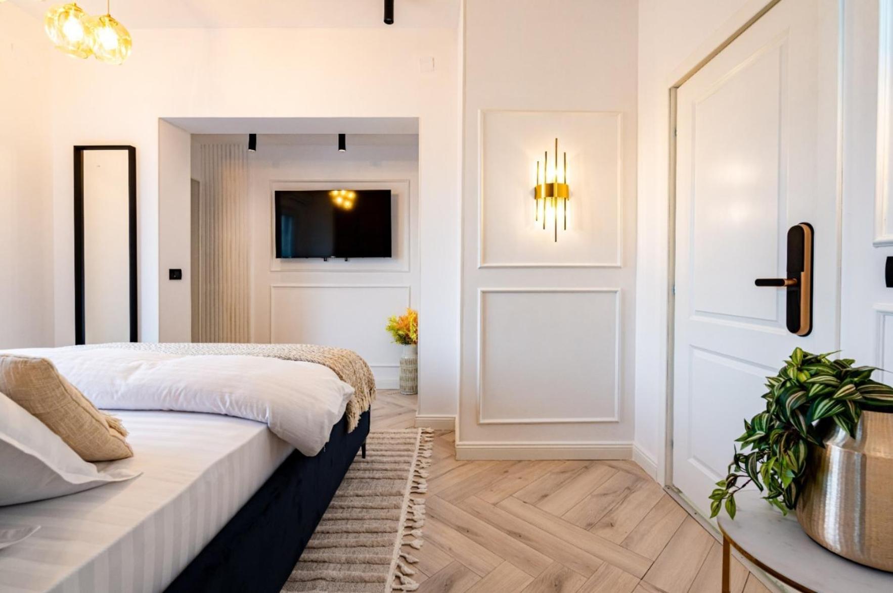 Royal - Luxury B - Old - Victoriei Bucharest