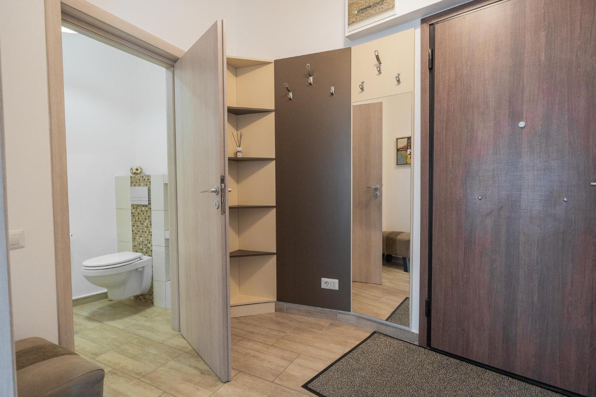 Cozy Near Victoriei Square - Berzei Apartment