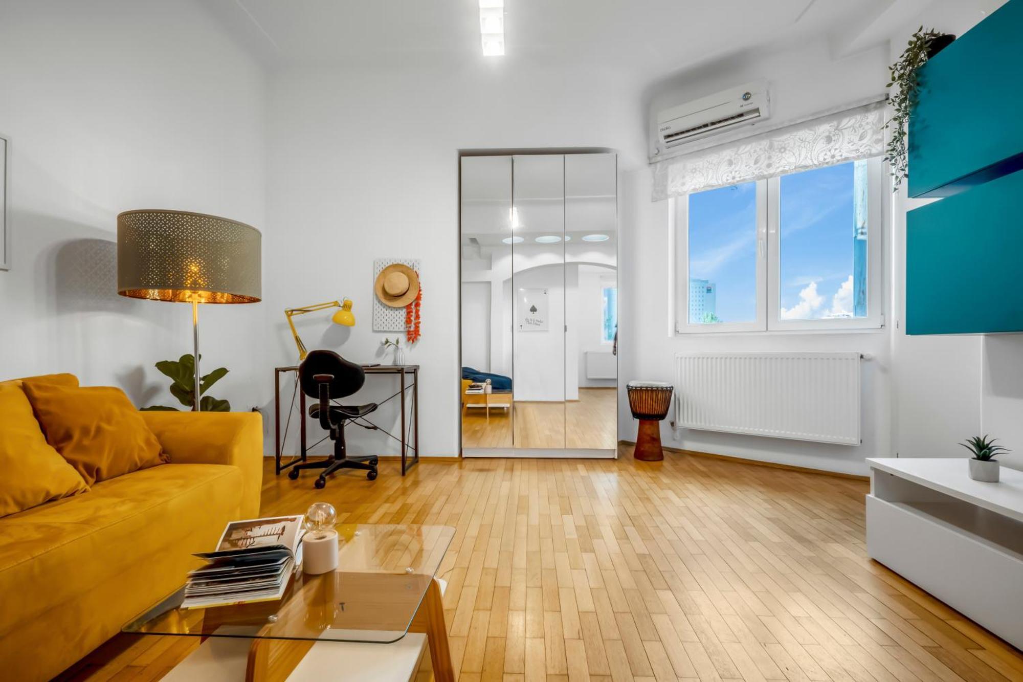 City Lights Retreat - Panoramic Terrace Apartment