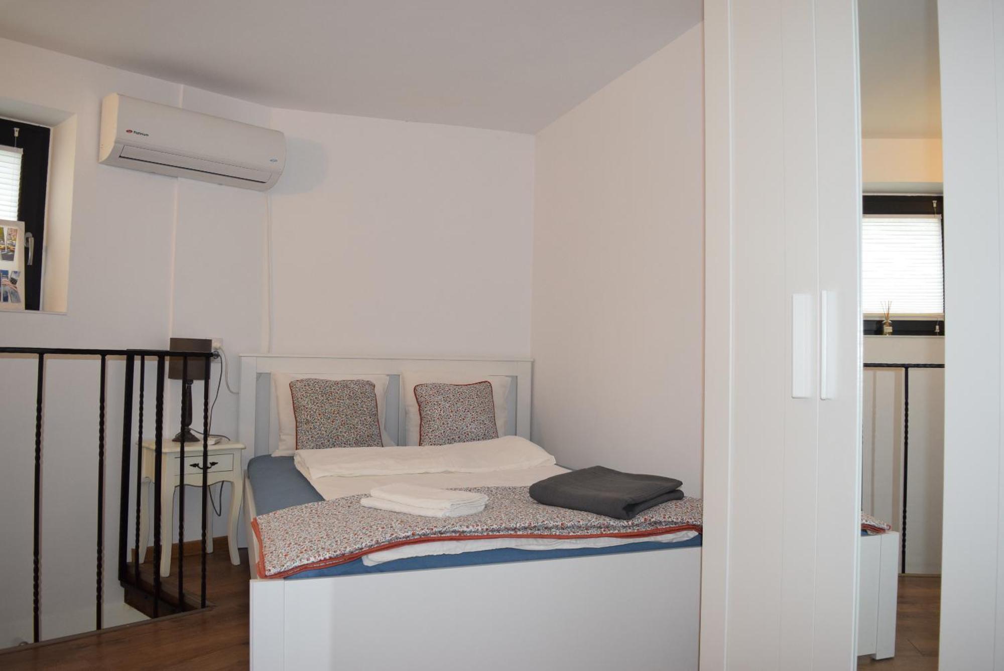 Grand Boulevard At Piata Romana- Netflix Apartamento