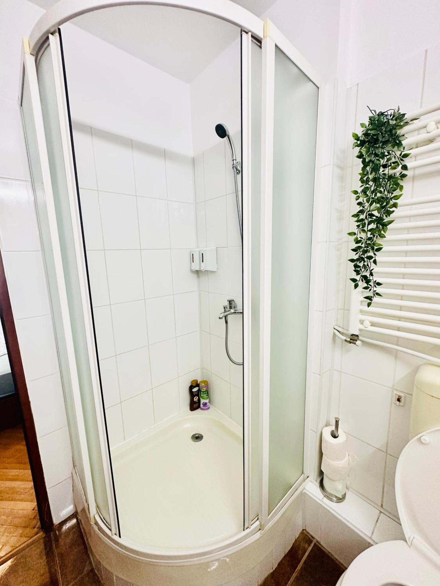 Apartament Tranquil Unirii - Airy & Comfy With Parking - Next 2Parliament *