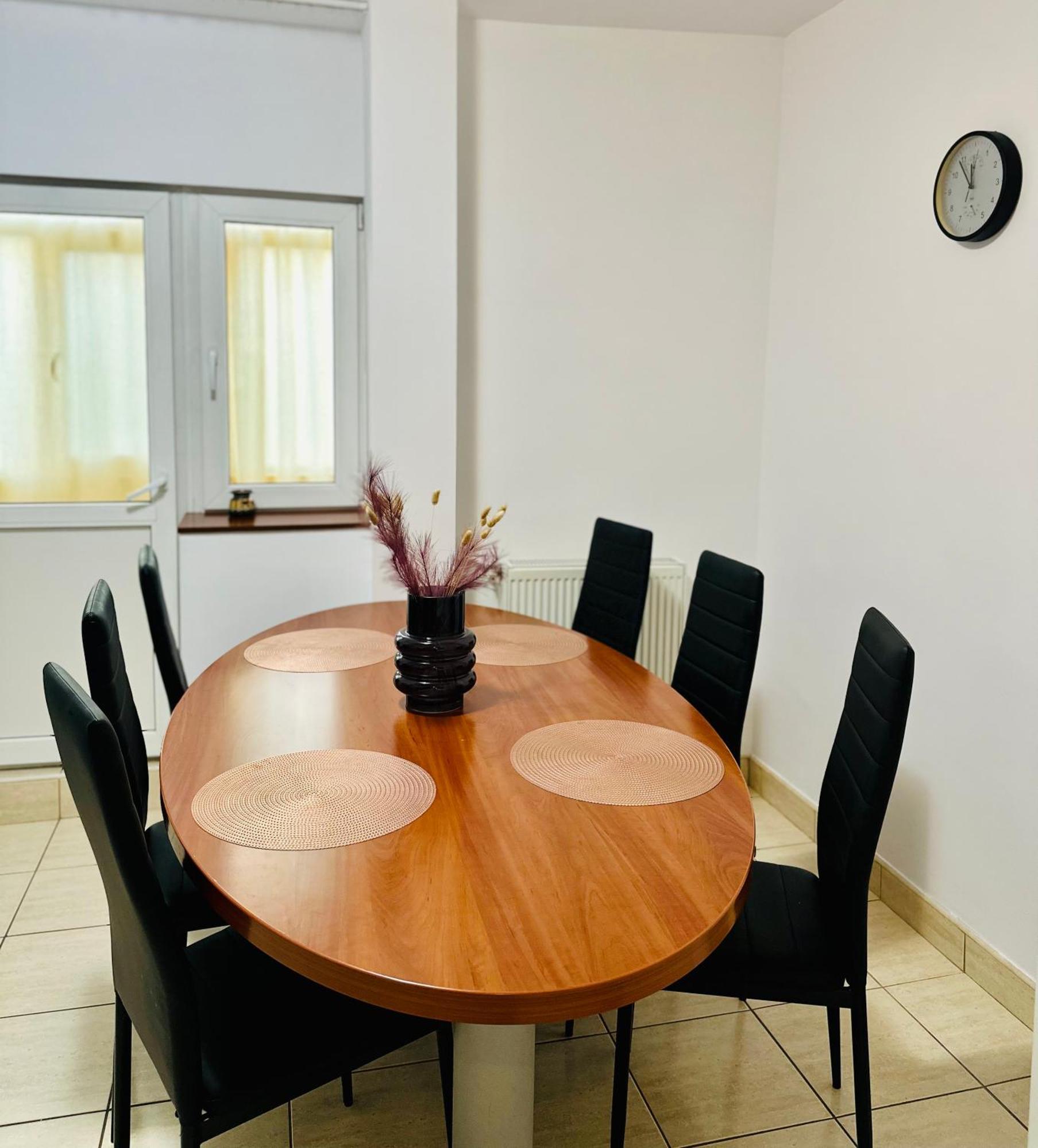 Apartament Tranquil Unirii - Airy & Comfy With Parking - Next 2Parliament *