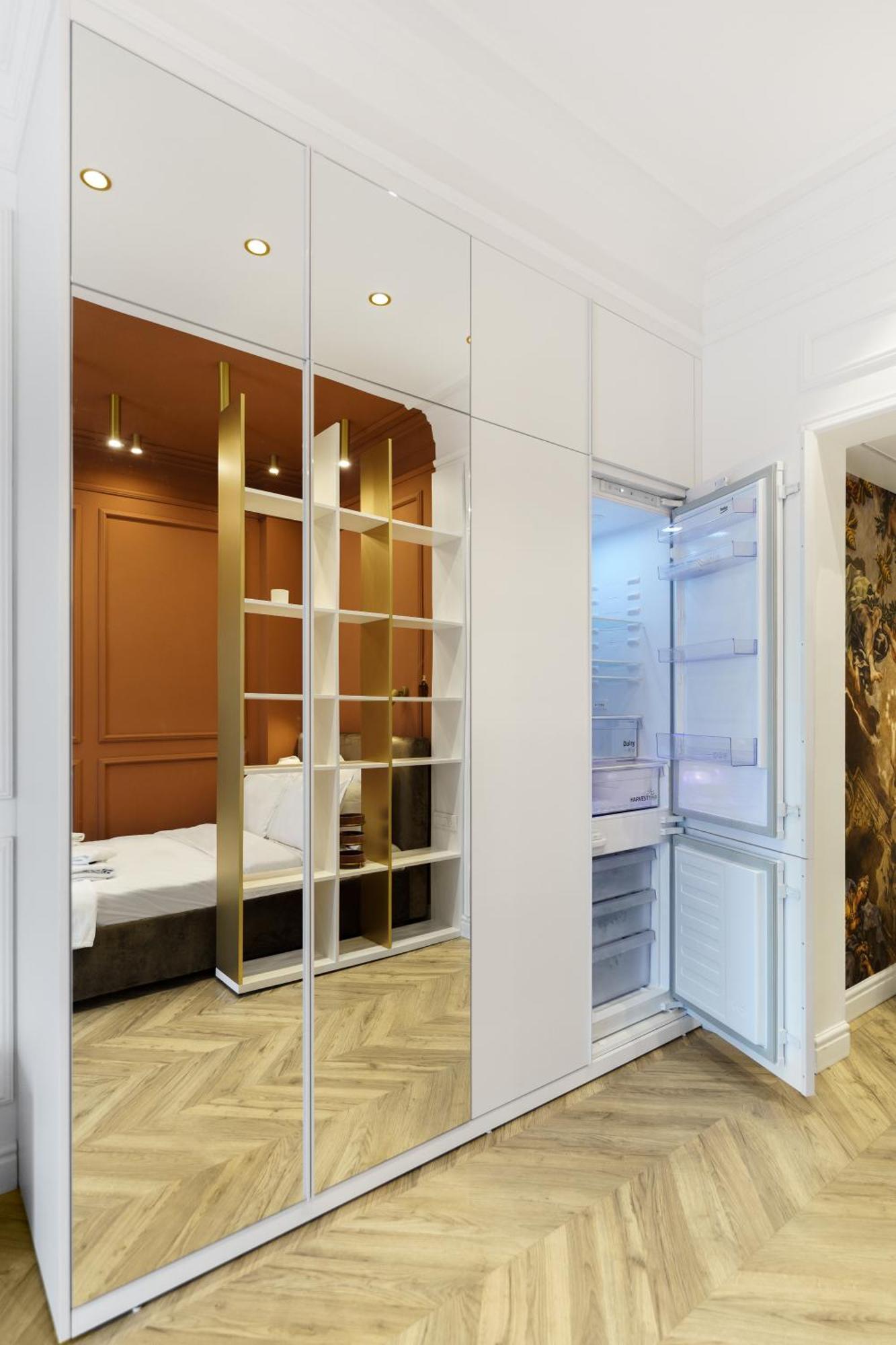 Gold I Selestate * Bucharest