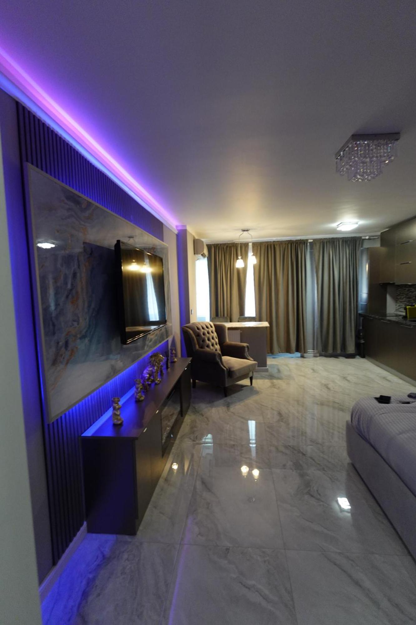Silver At Just 8 Minutes Distance Of Center Apartment Bucharest