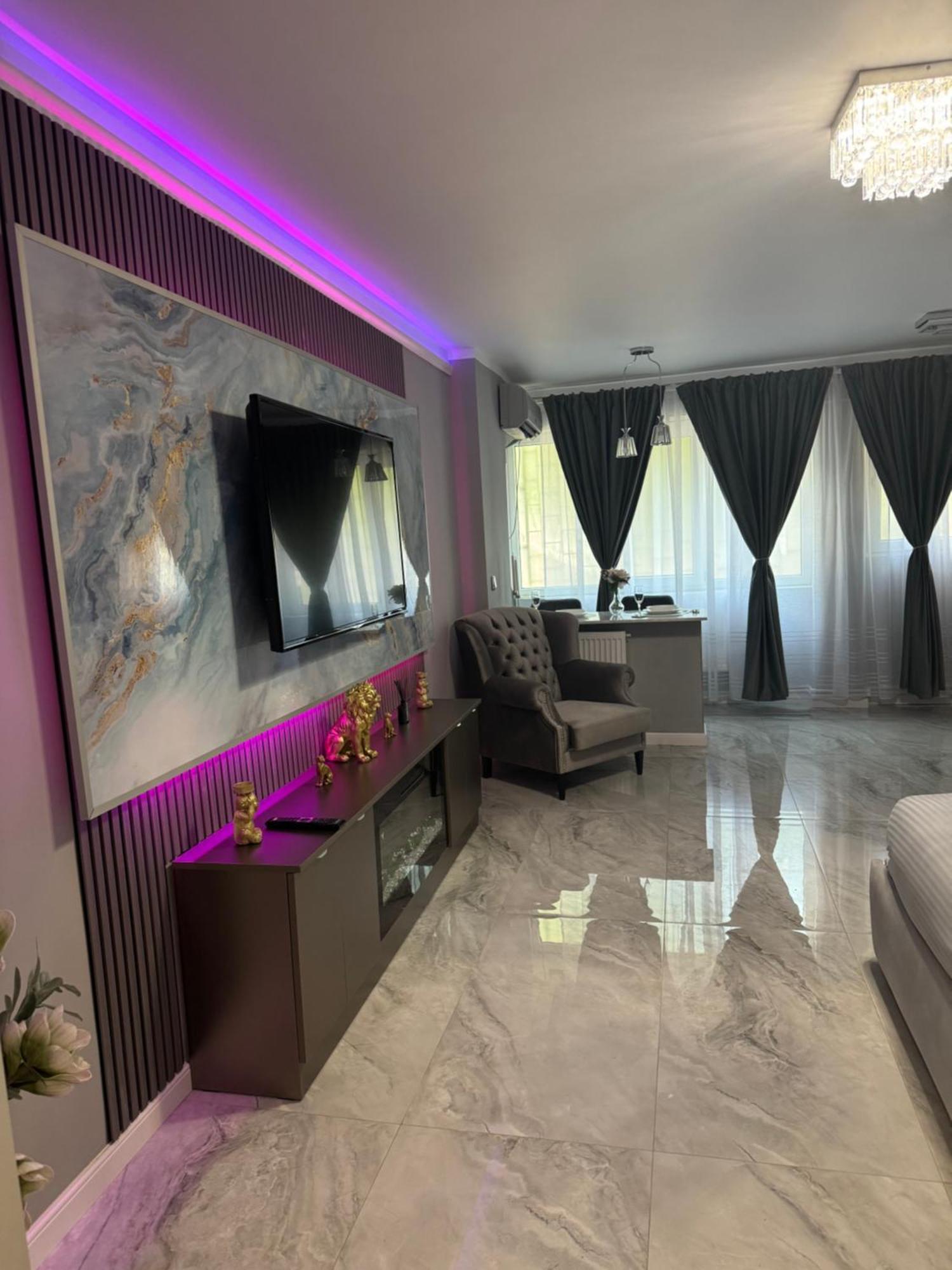 Silver At Just 8 Minutes Distance Of Center Apartment