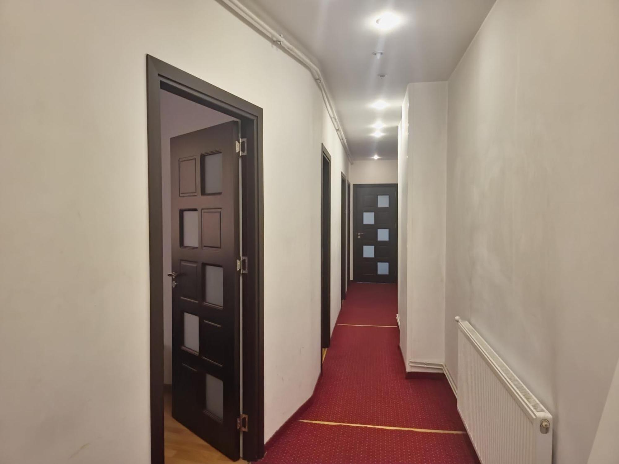 Yanis * Bucureşti