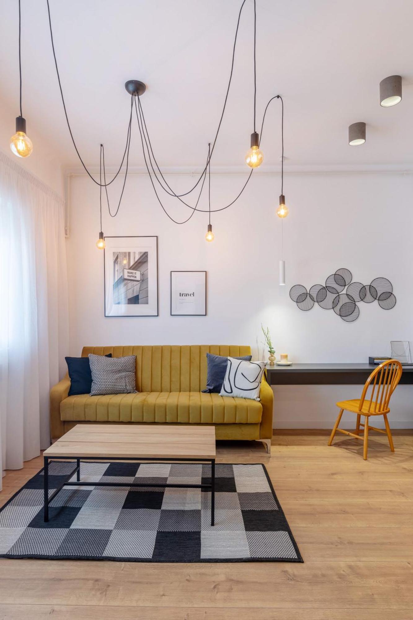 Modern On Historic Calea Victoriei *